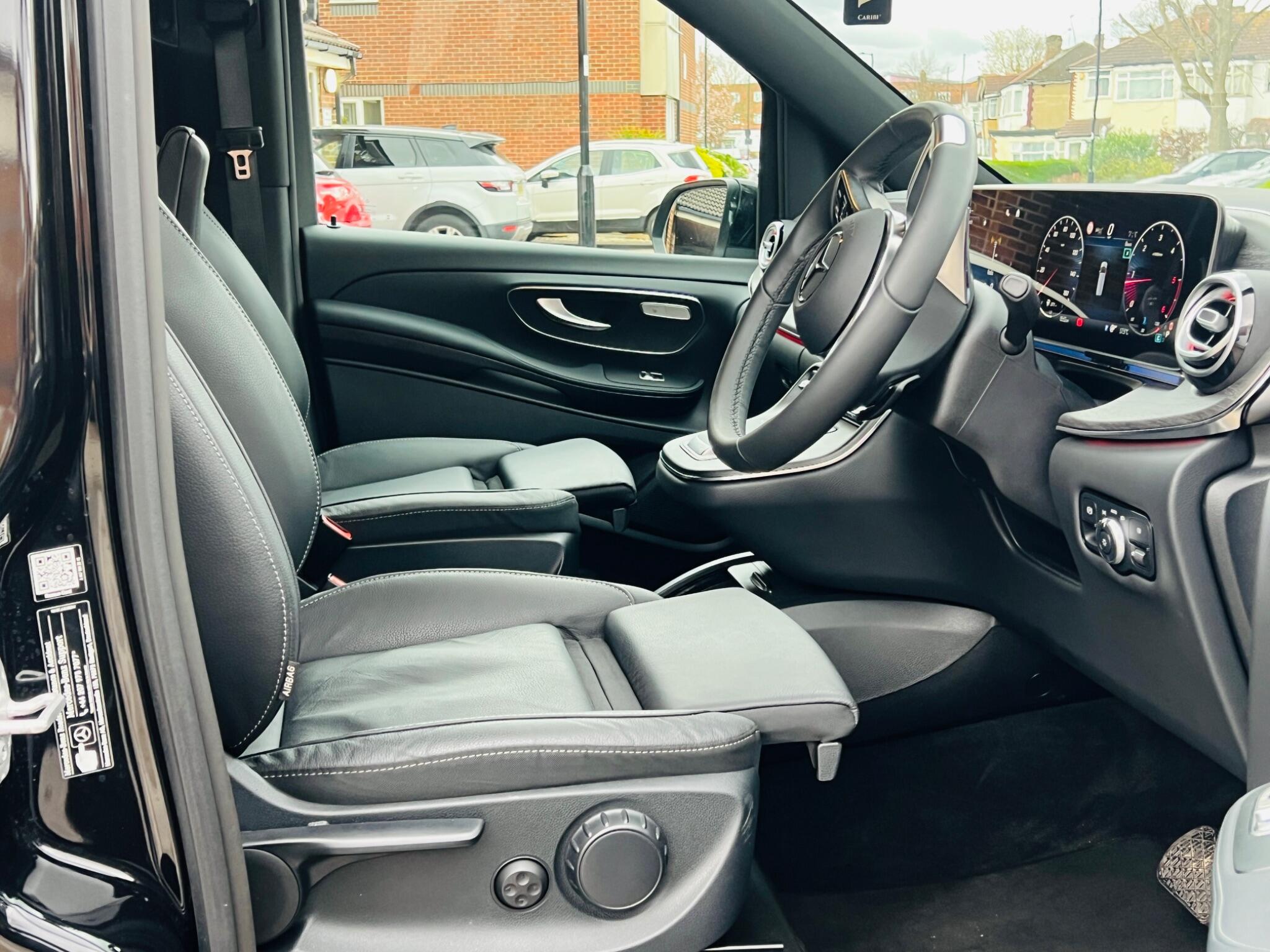 Mercedes-Benz V Class view 35