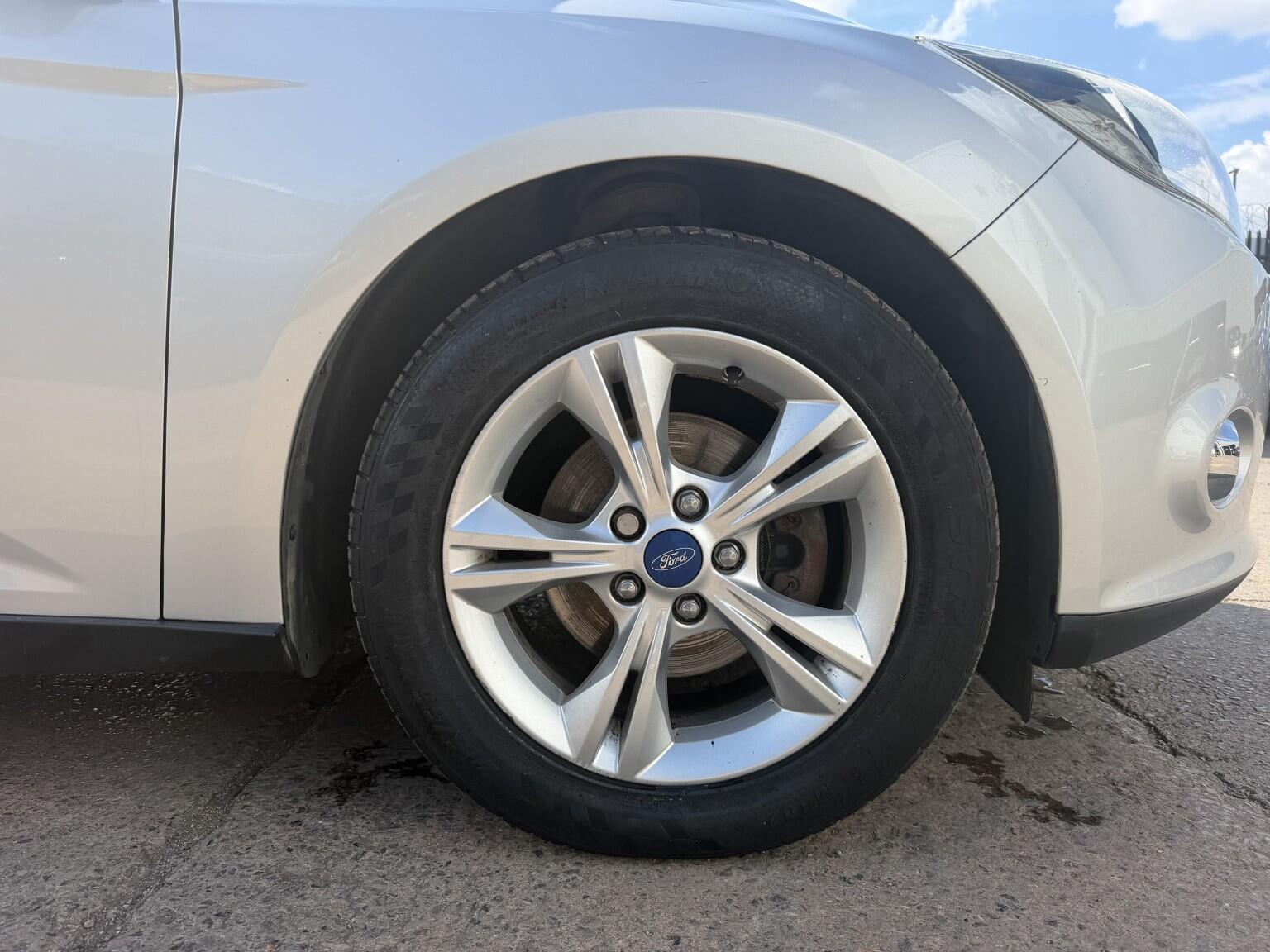 Ford Focus view 44