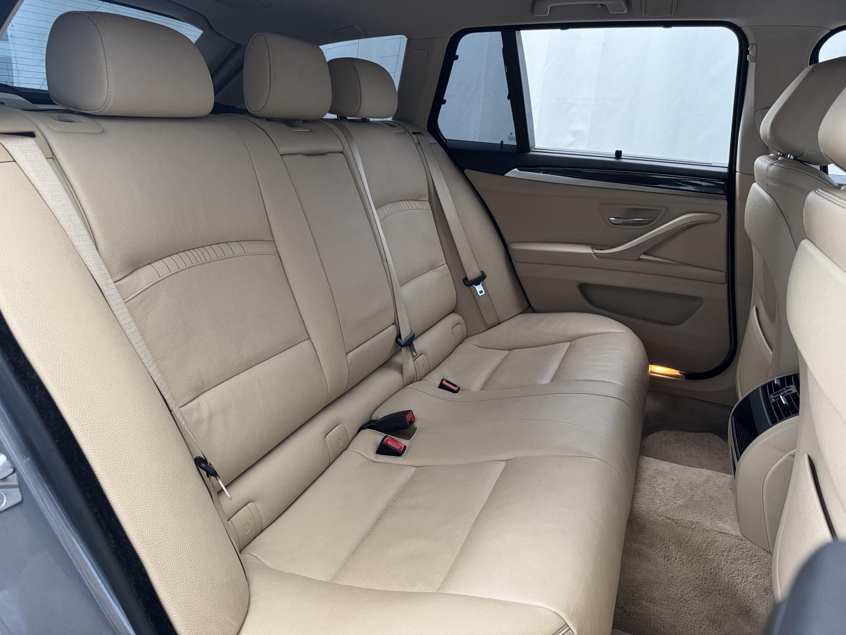 BMW 5 Series view 49
