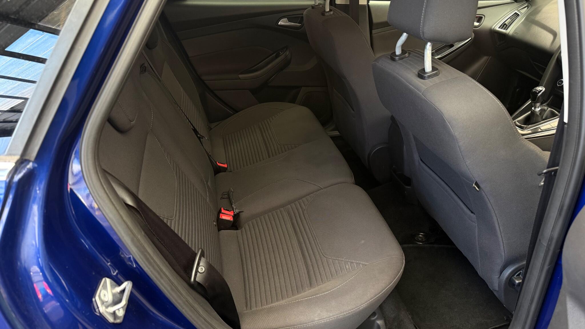 Ford Focus view 24