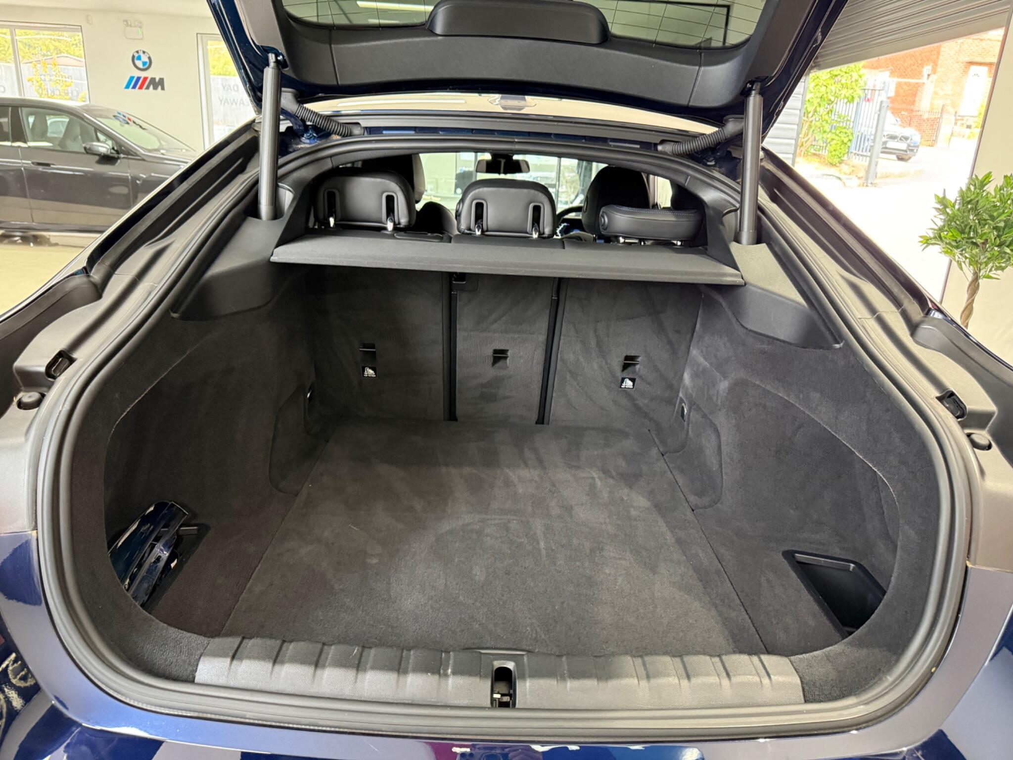 BMW I4 view 33