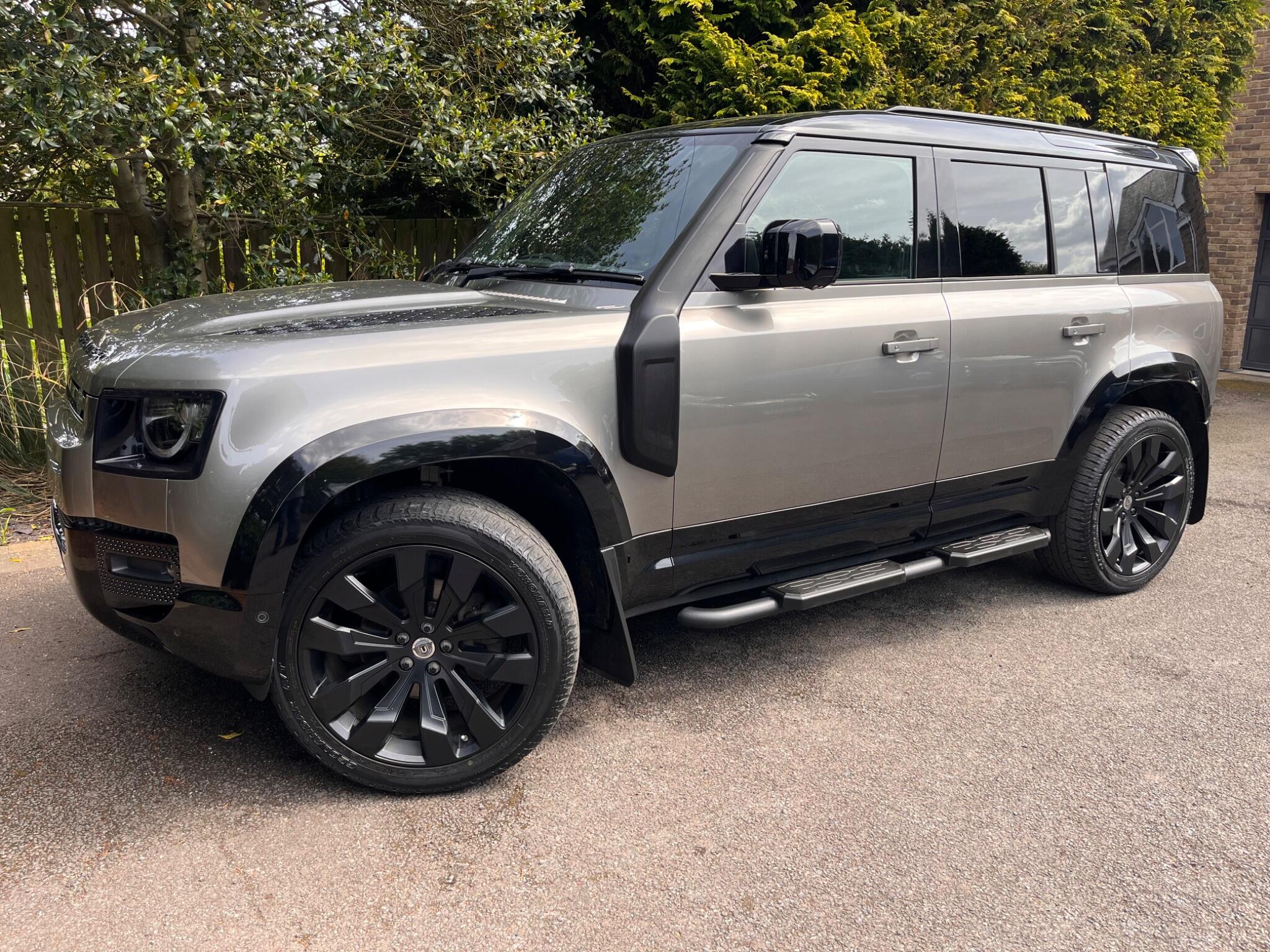 Land Rover Defender view 5