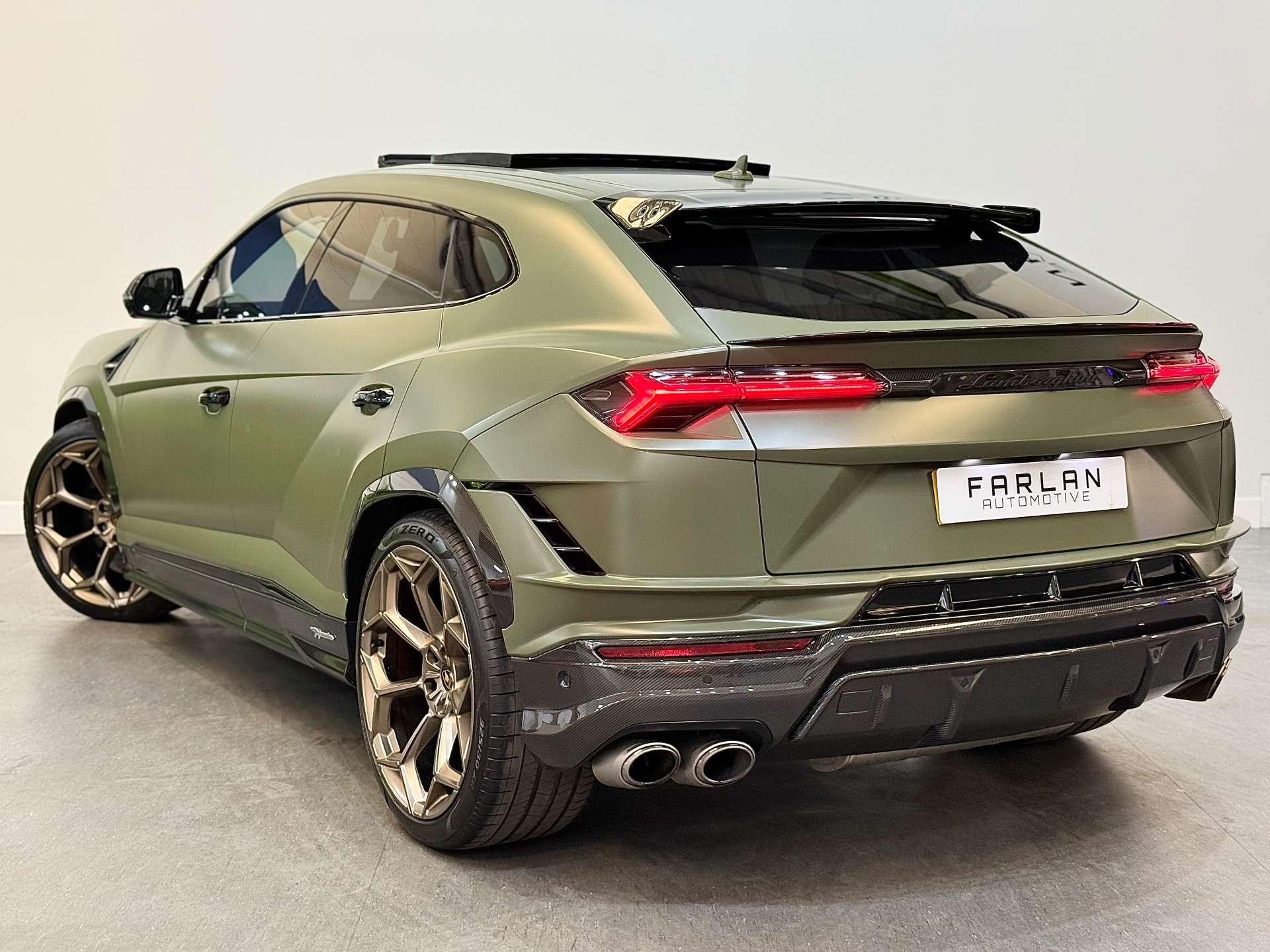 Lamborghini Urus view 30