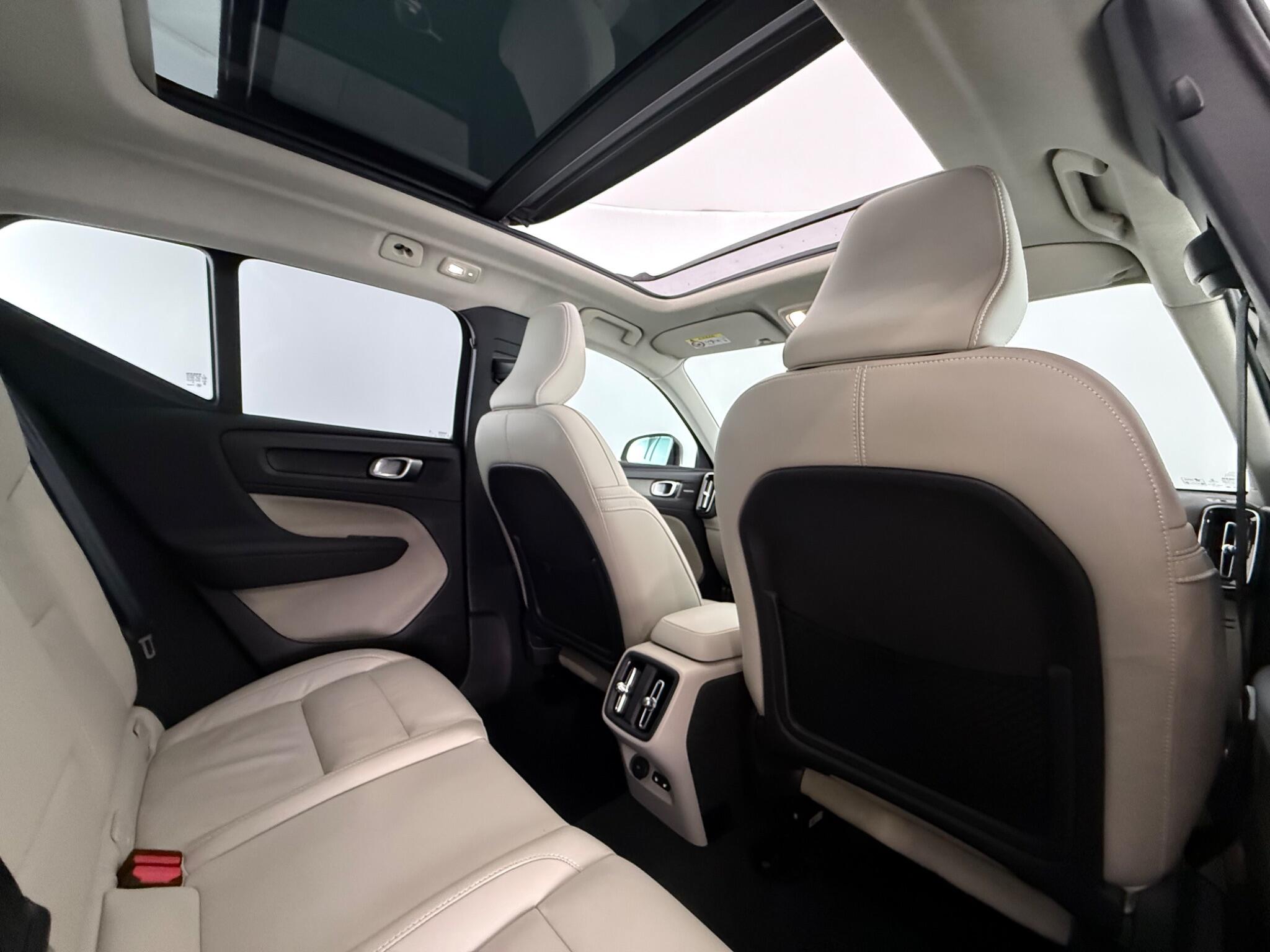 Volvo XC40 view 35