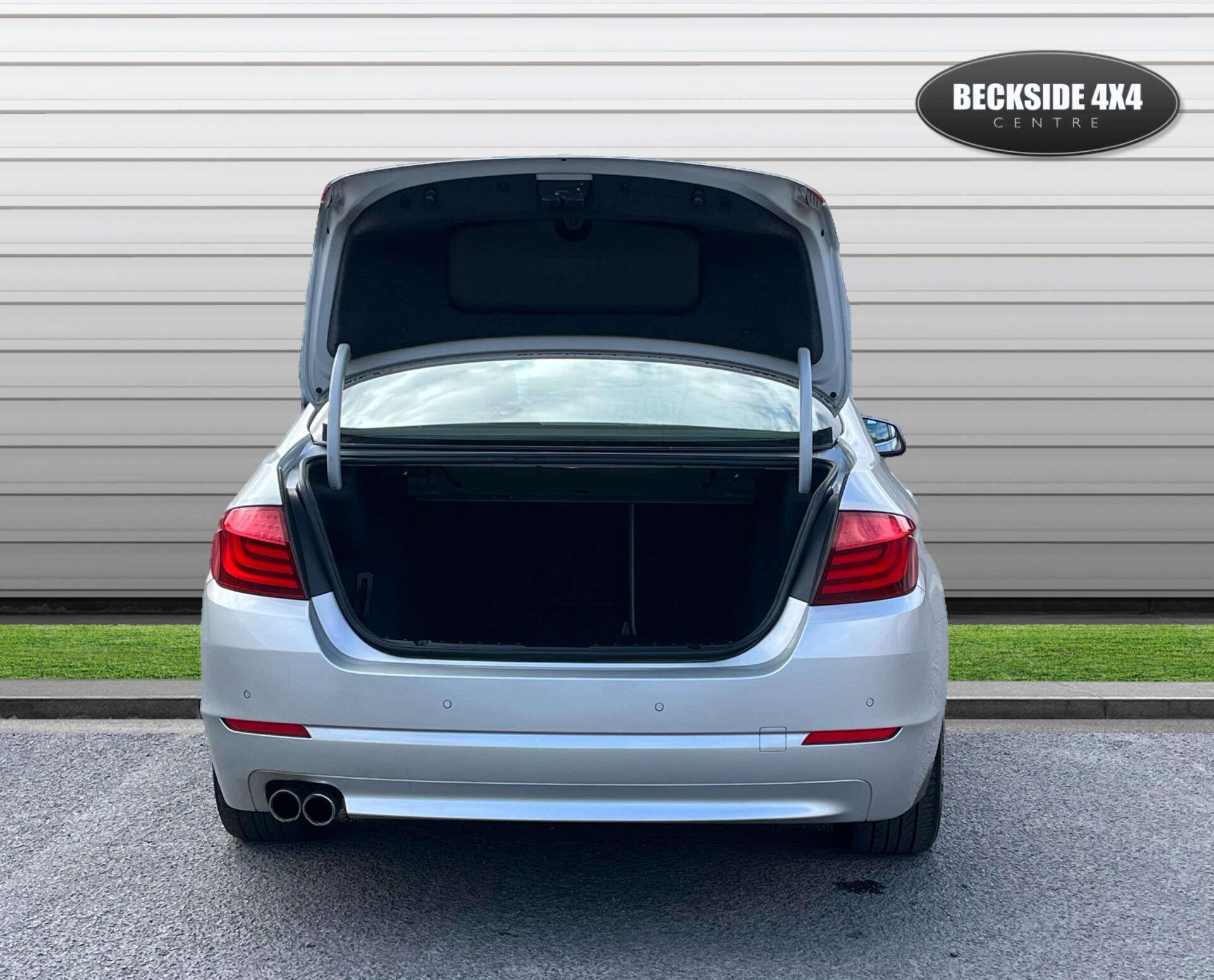 BMW 5 Series view 11