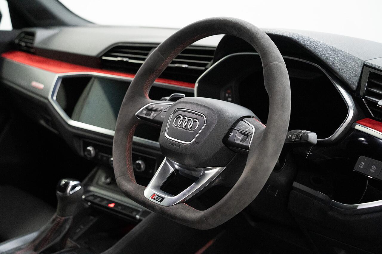 Audi RS Q3 view 8