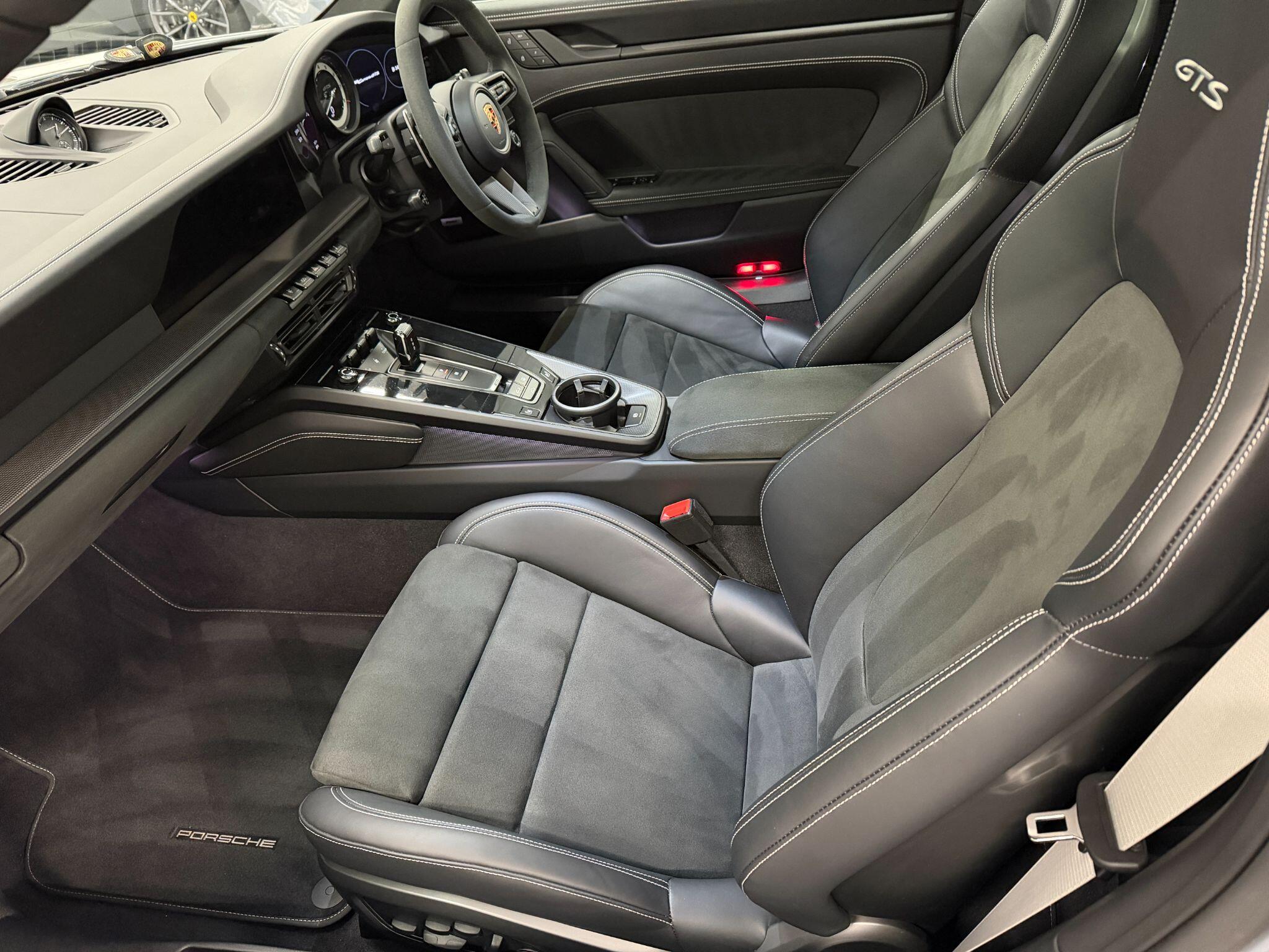 Porsche 911 view 35