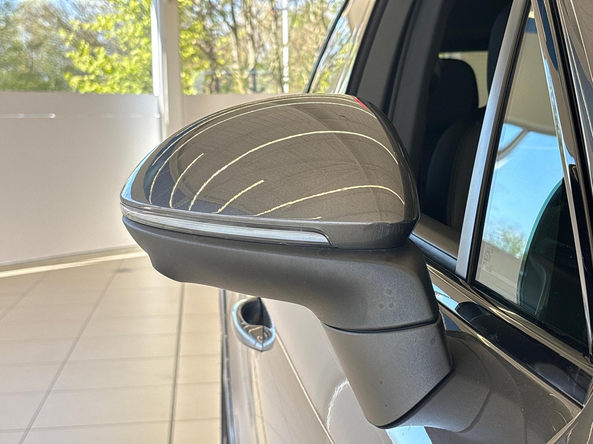 Porsche Cayenne view 22