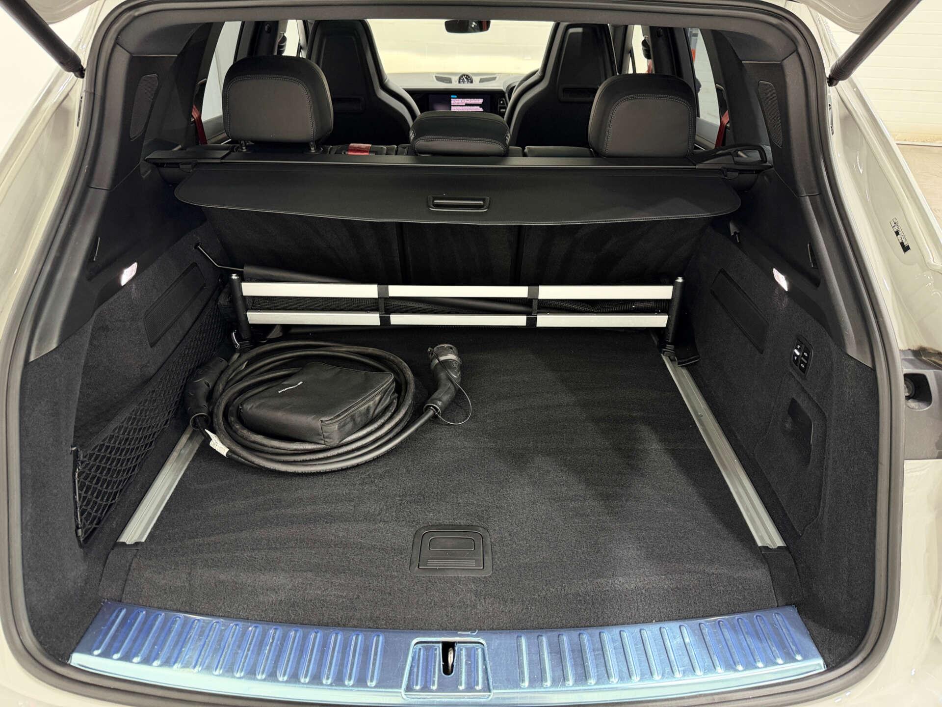 Porsche Cayenne view 28