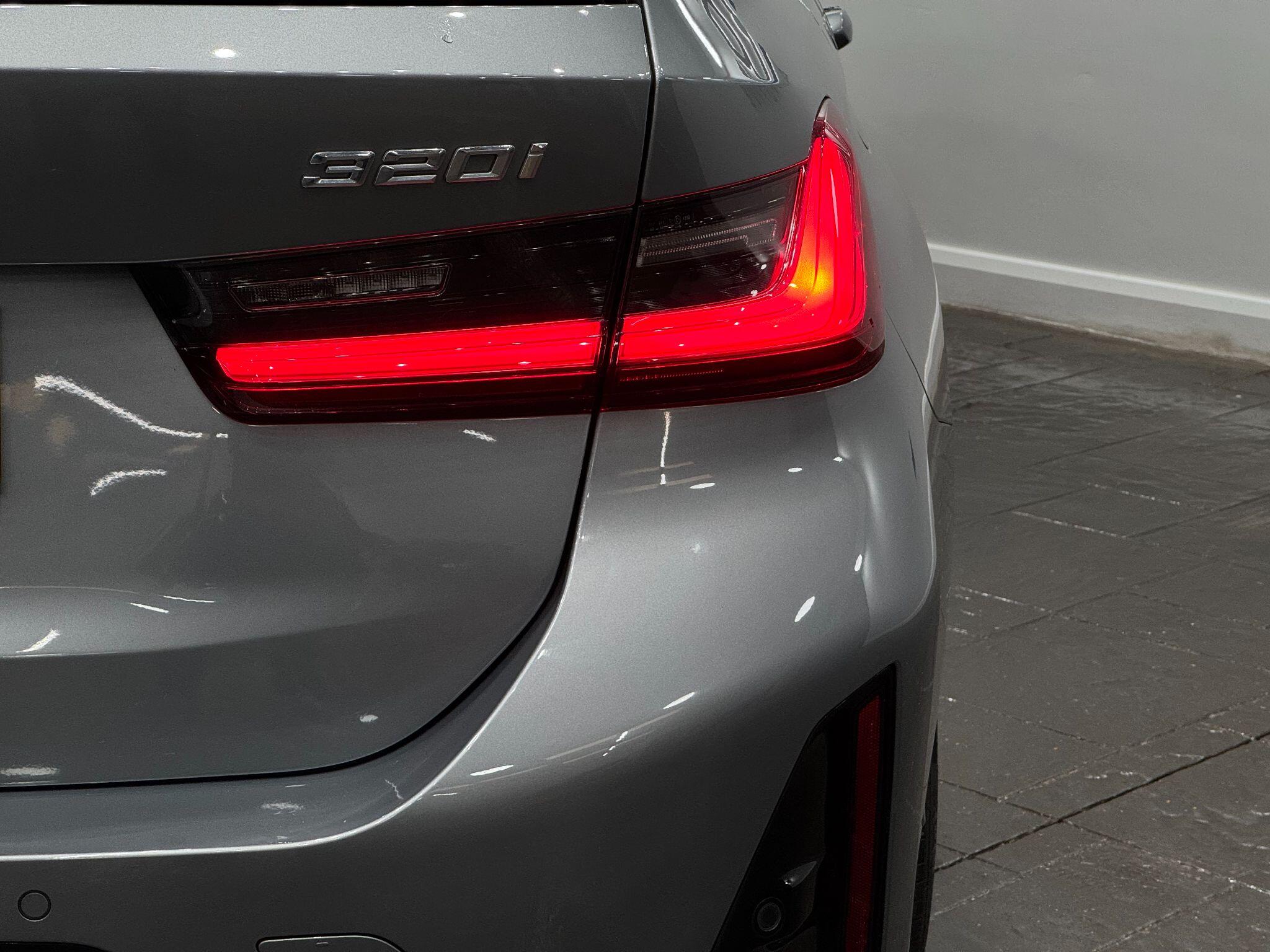 BMW 3 Series view 22