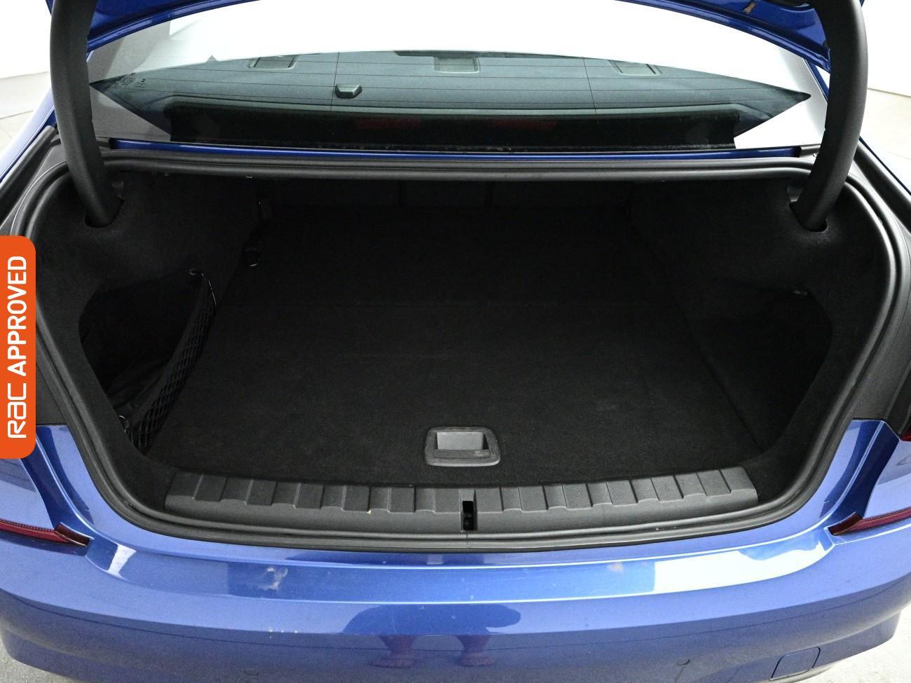 BMW 3 Series view 29
