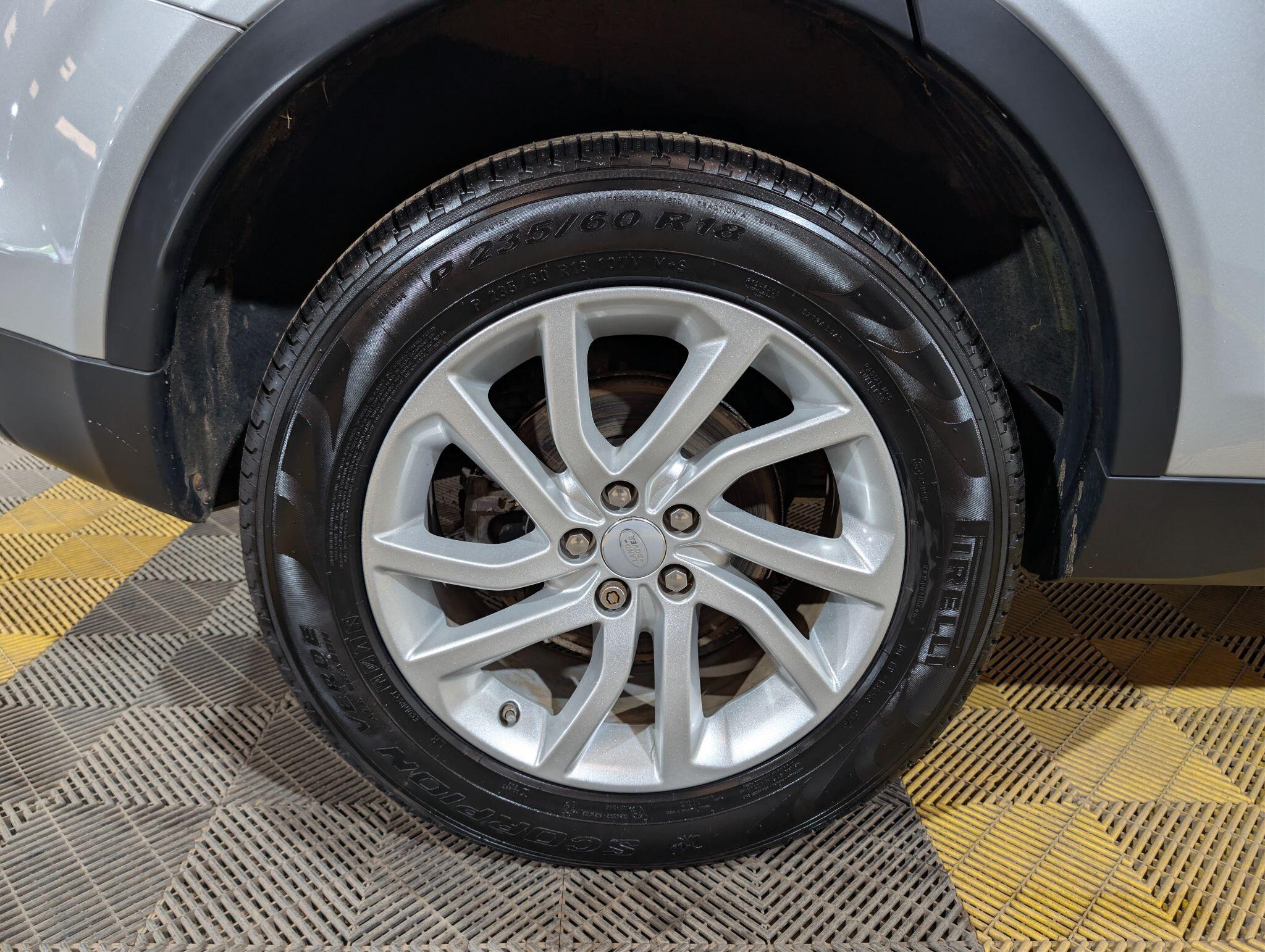 Land Rover Discovery Sport view 34