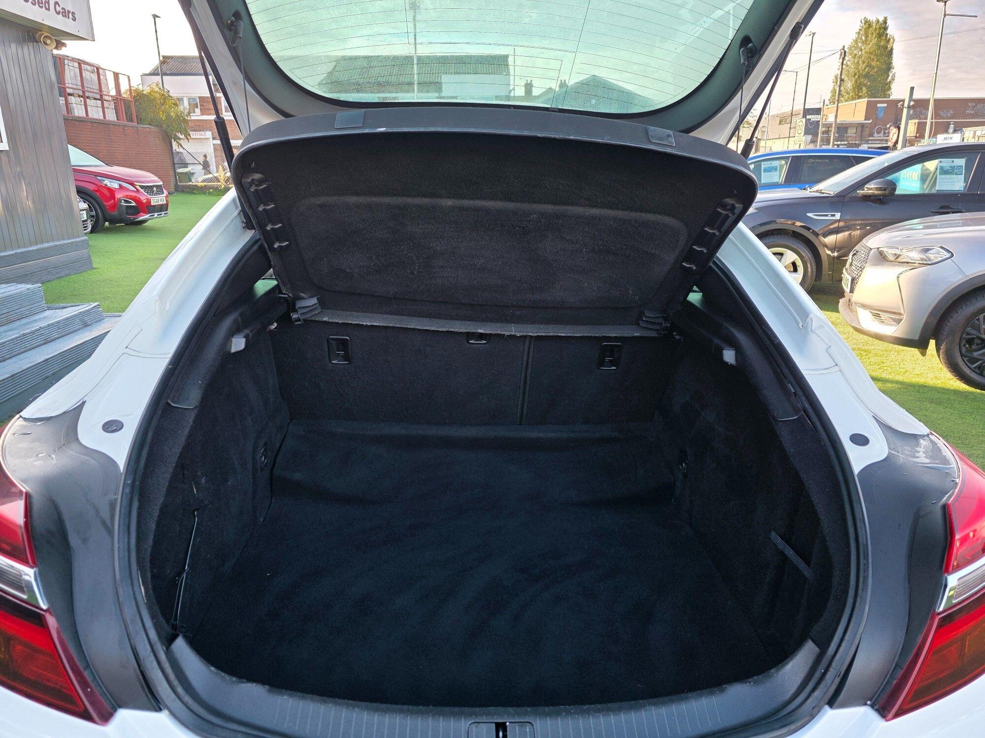 Vauxhall Insignia view 19