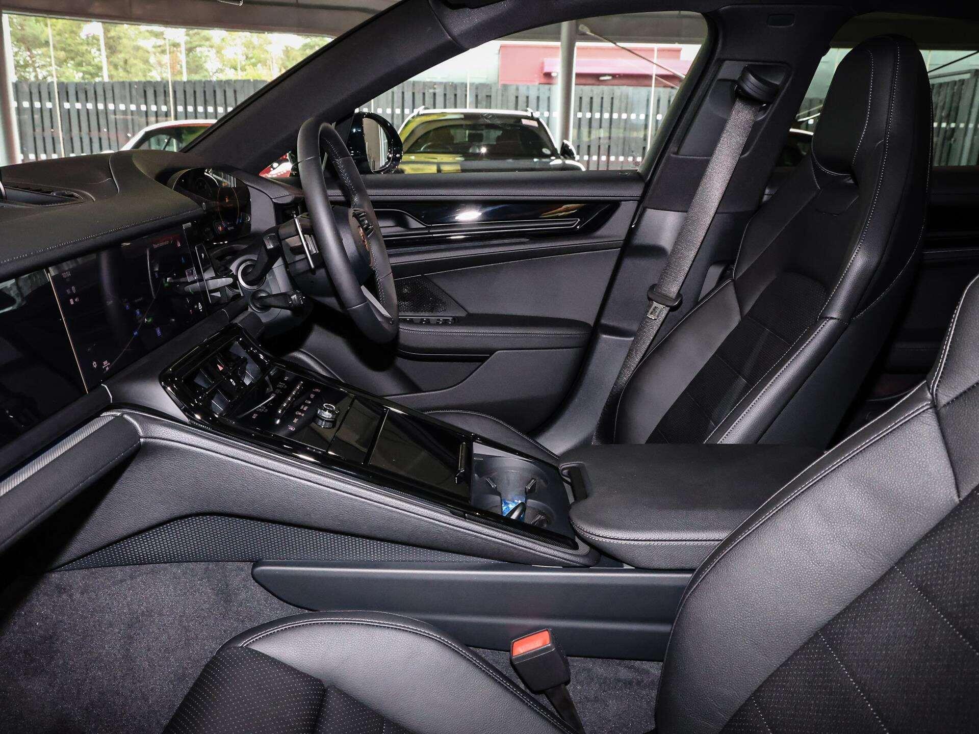 Porsche Panamera view 13