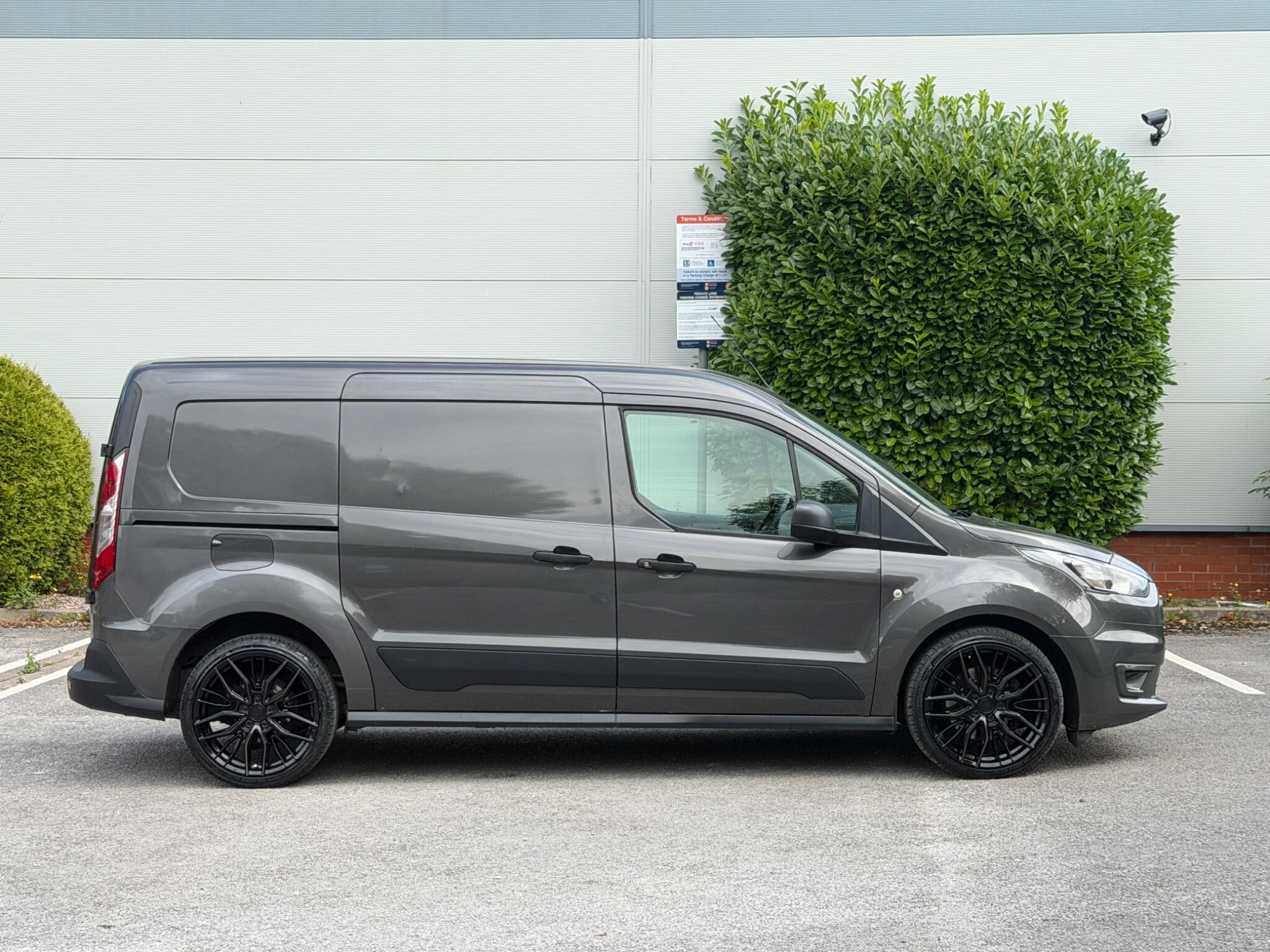 Ford Transit Connect view 36