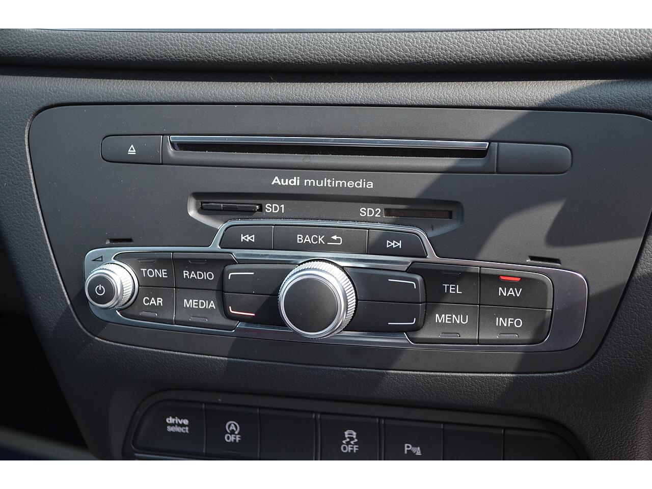 Audi Q3 view 18