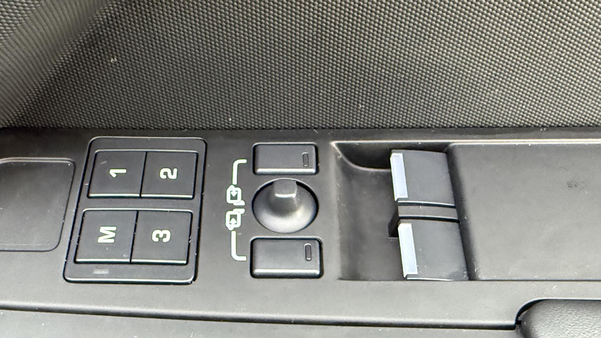 Land Rover Defender view 27
