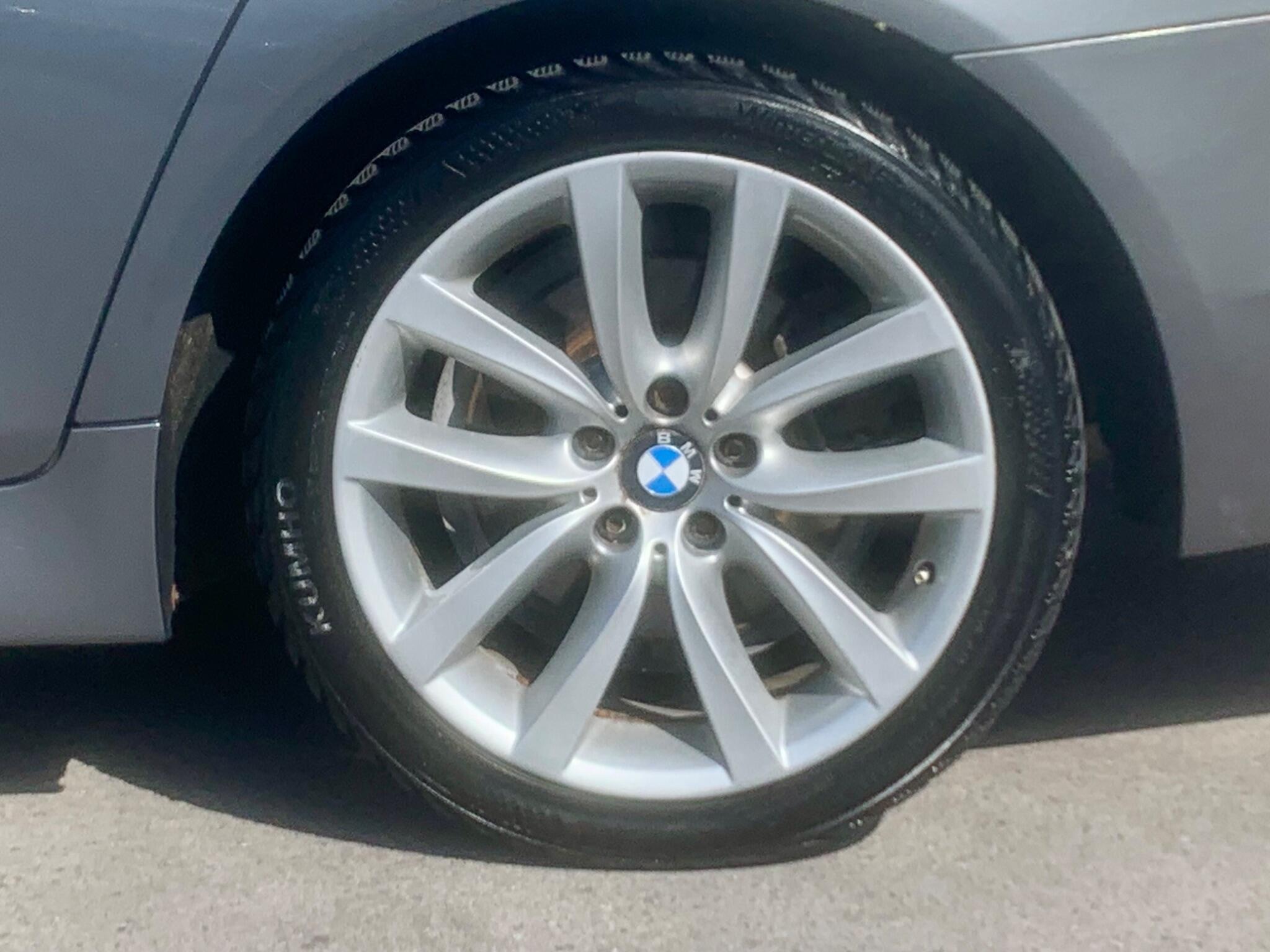 BMW 5 Series view 10