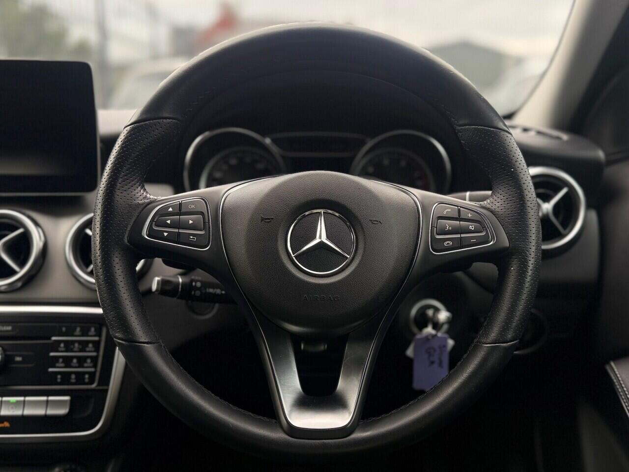 Mercedes-Benz Gla view 18