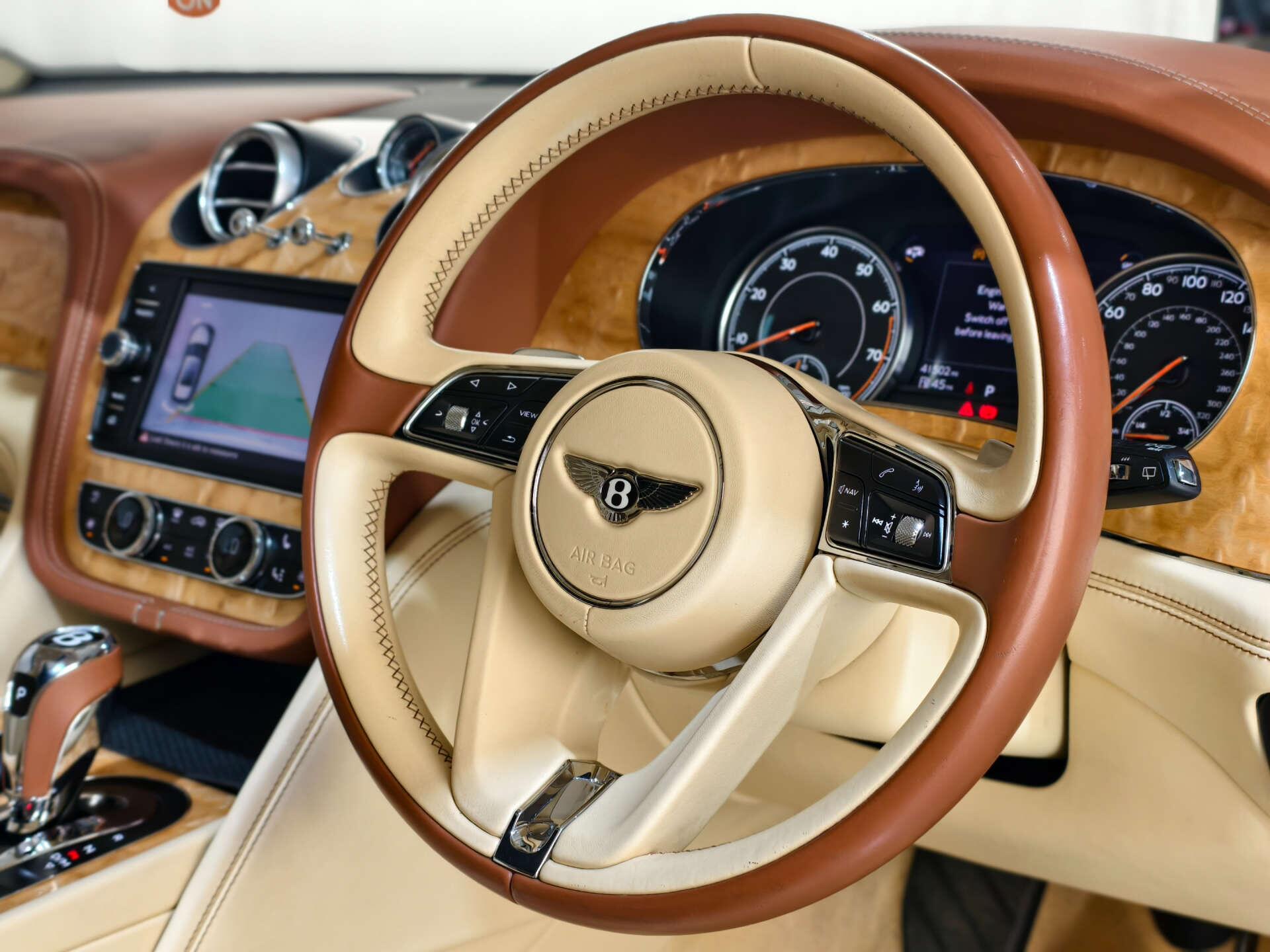 Bentley Bentayga view 45