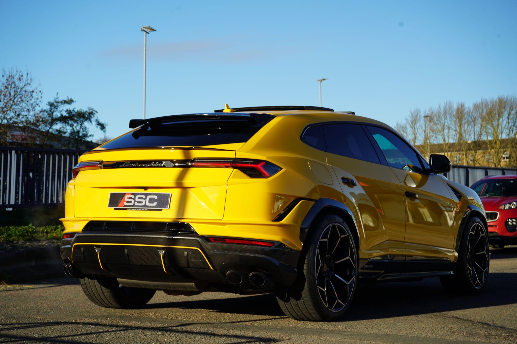 Lamborghini Urus view 16