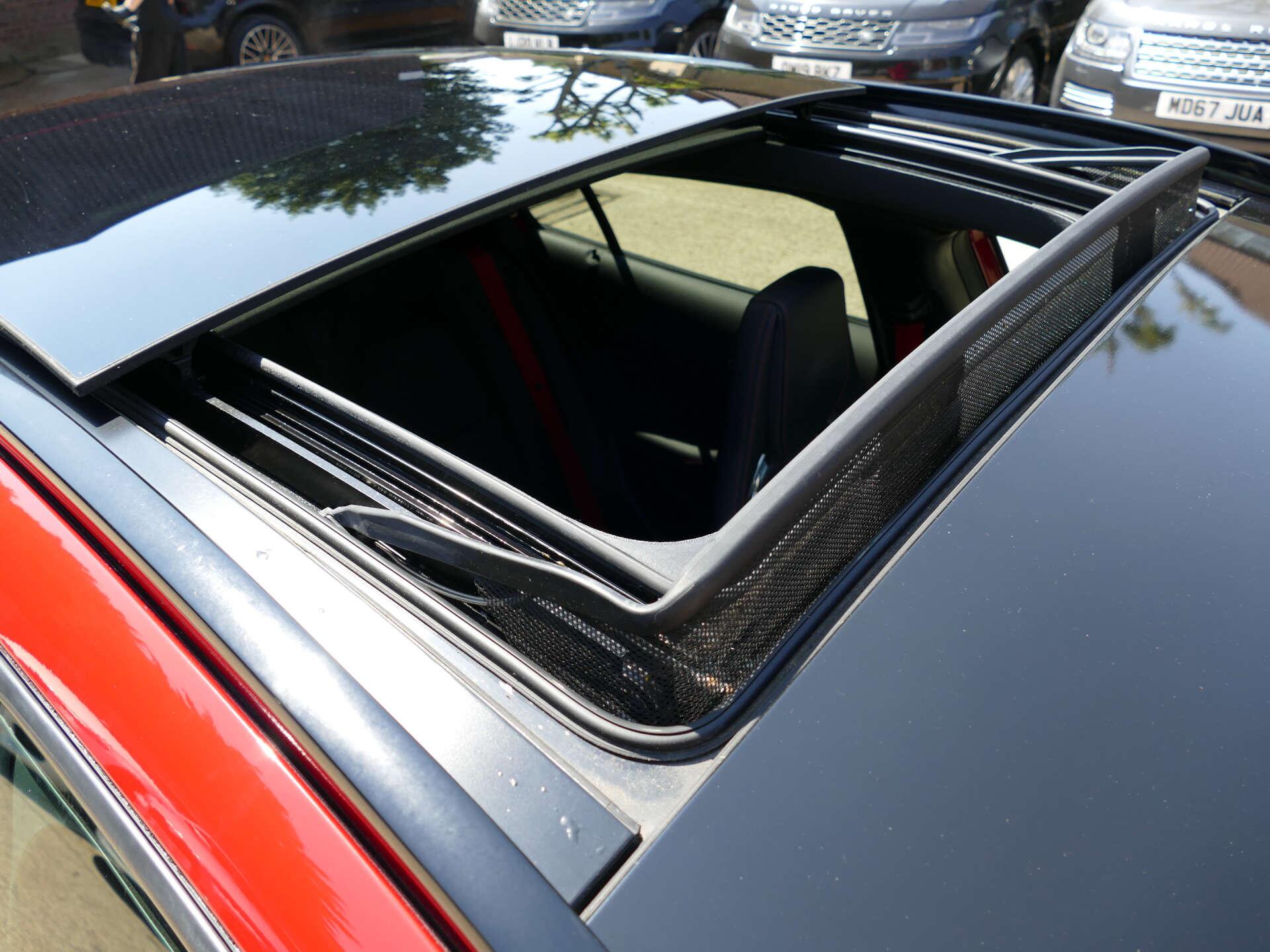 Mercedes-Benz Gla view 16