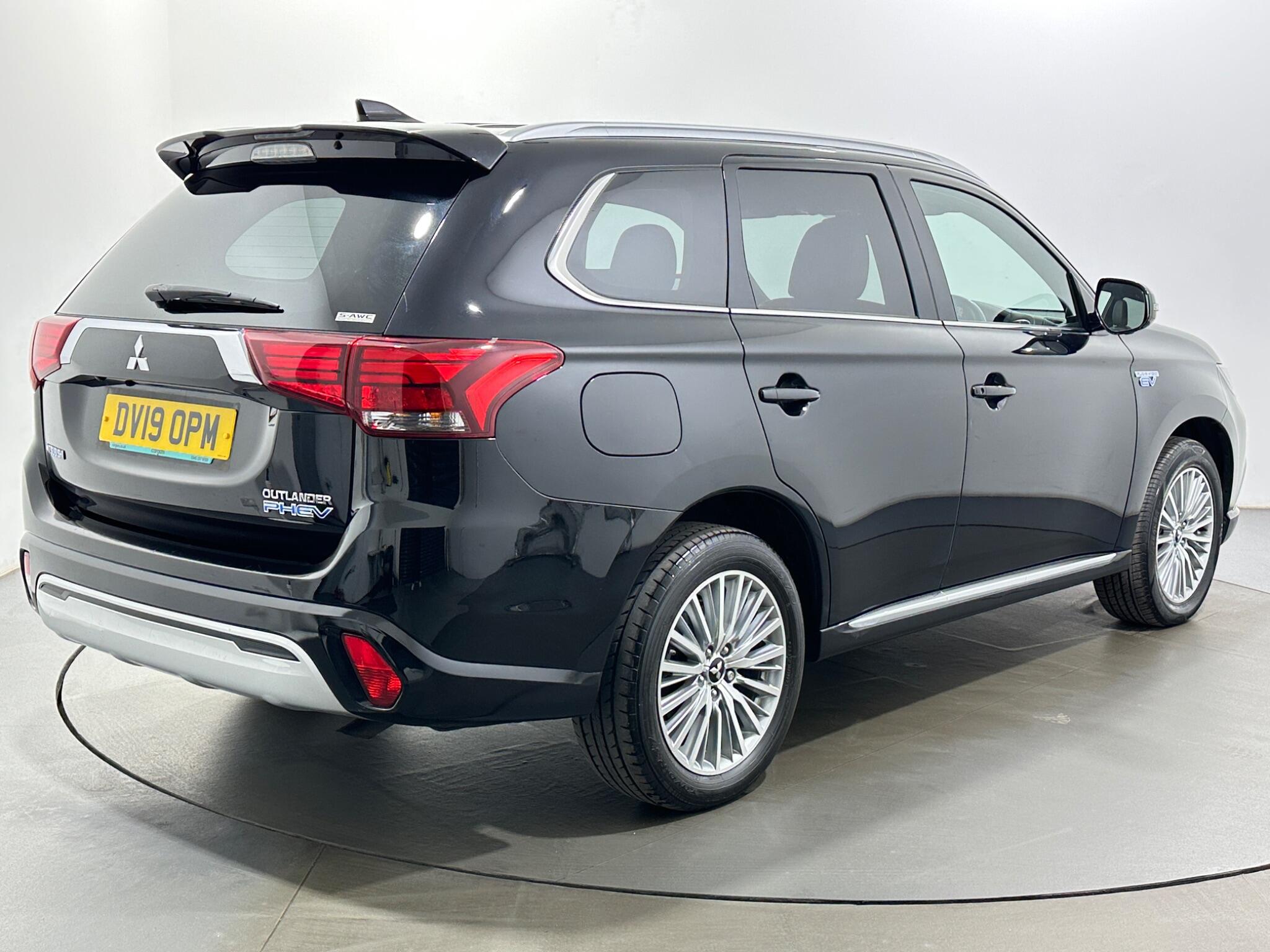 Mitsubishi Outlander view 8