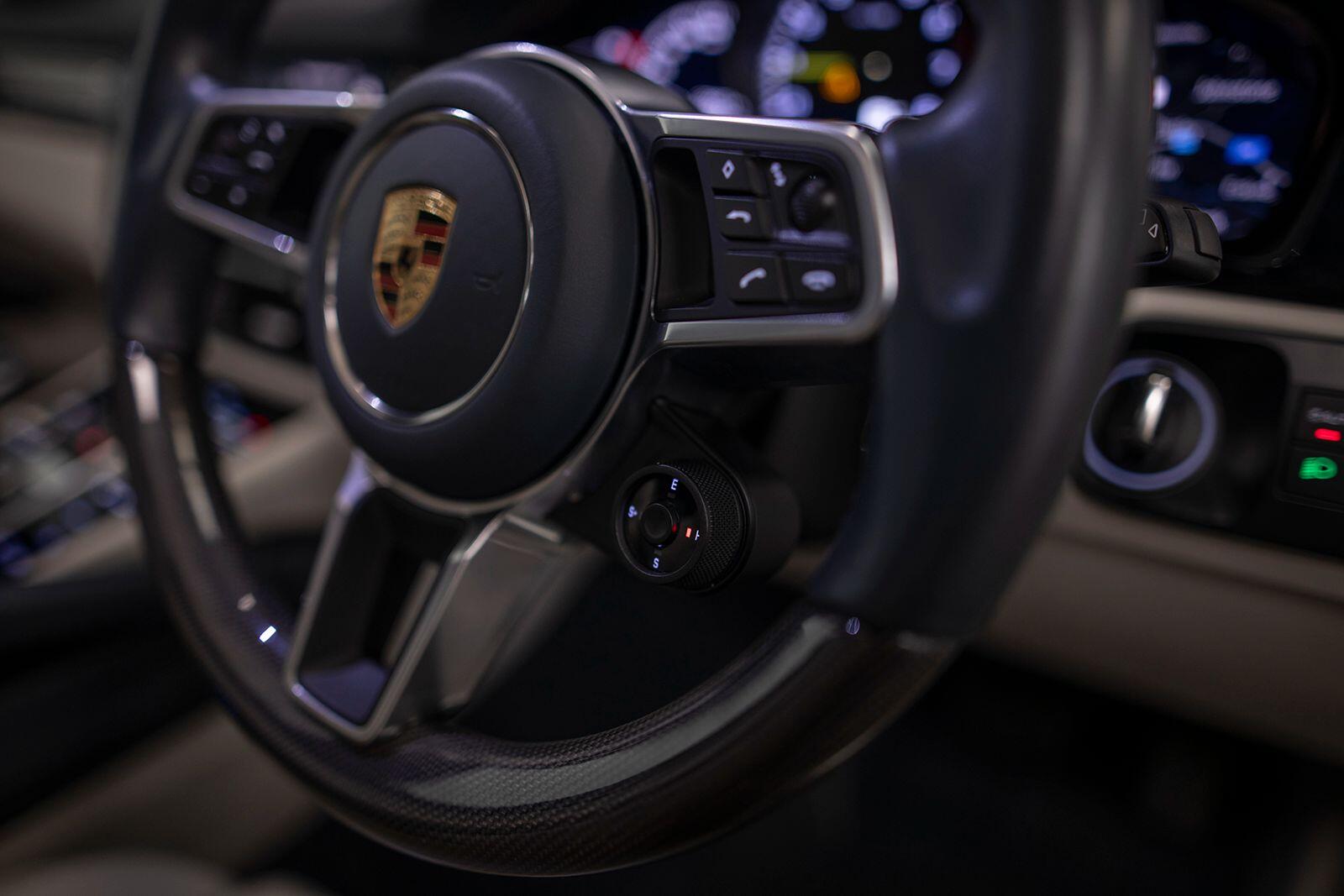 Porsche Cayenne view 36