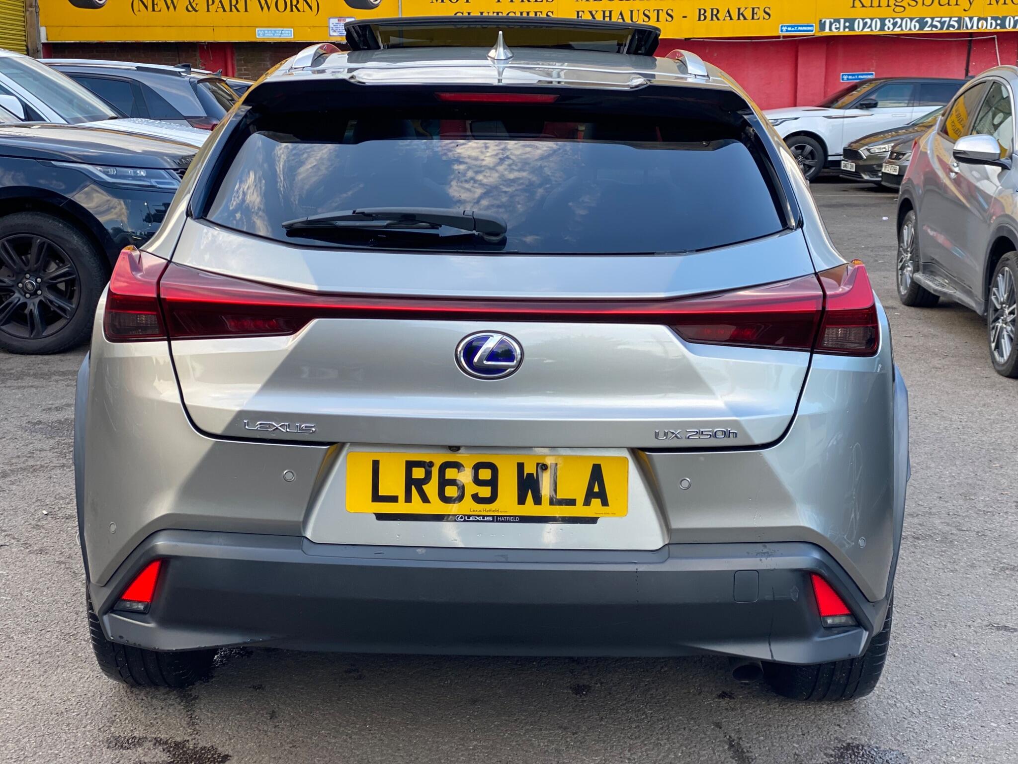 Lexus Ux view 12