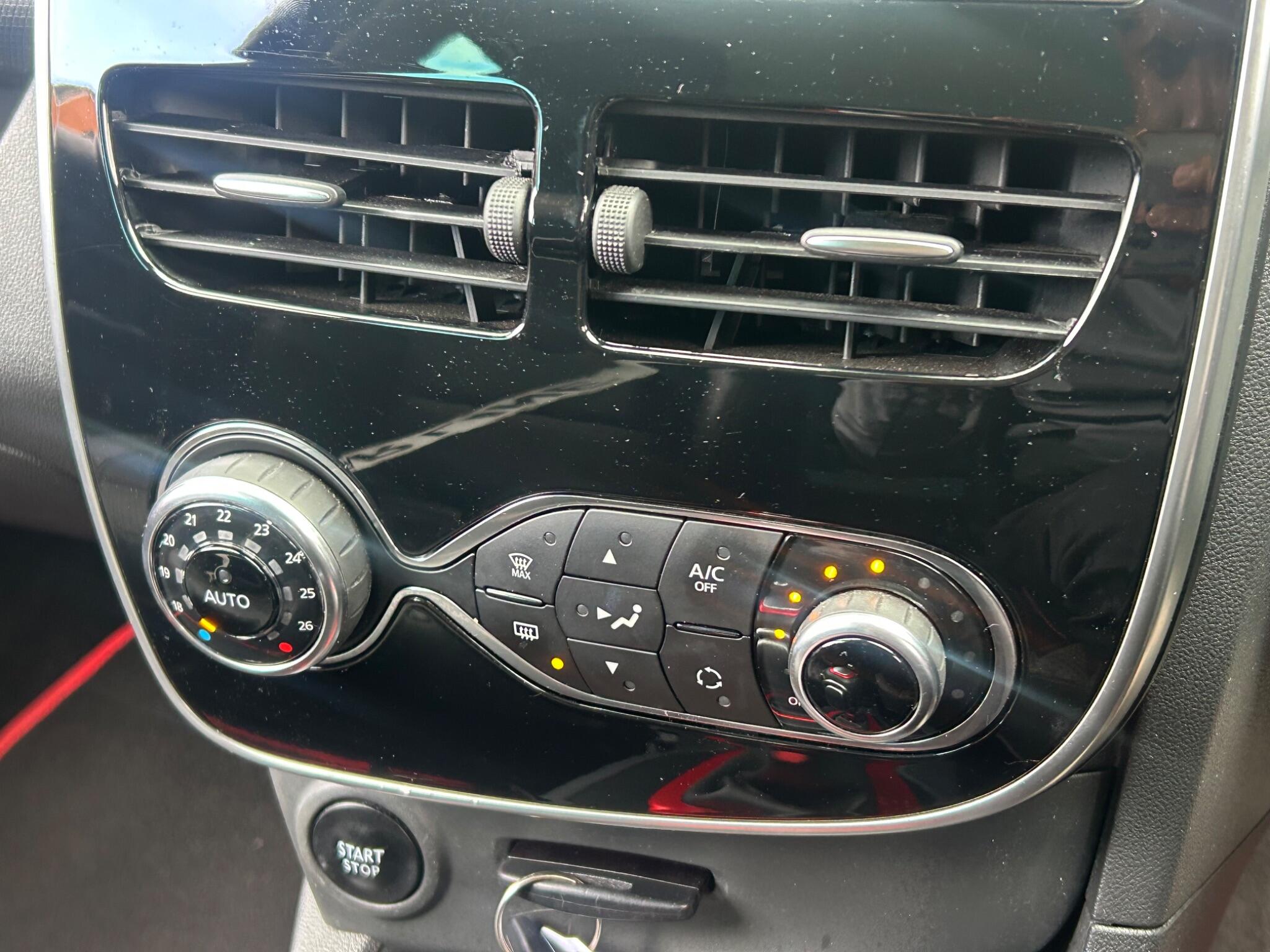 Renault Clio view 16