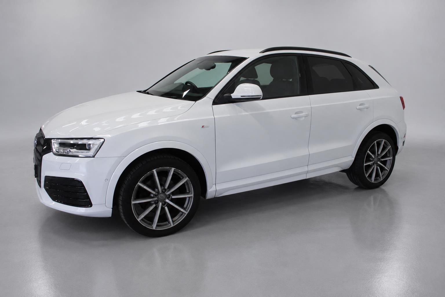 Audi Q3 view 5