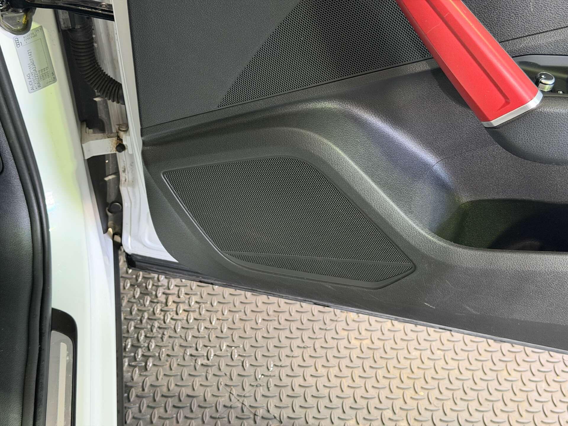 Audi Q2 view 19