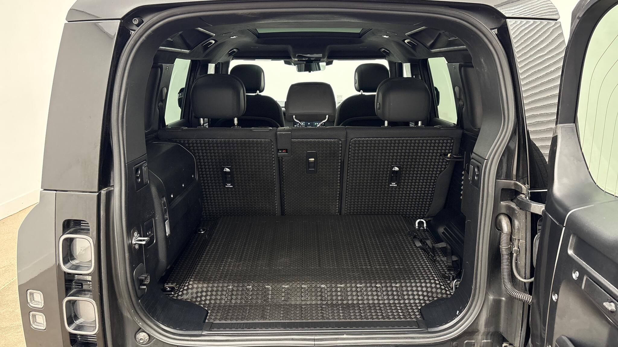 Land Rover Defender view 10