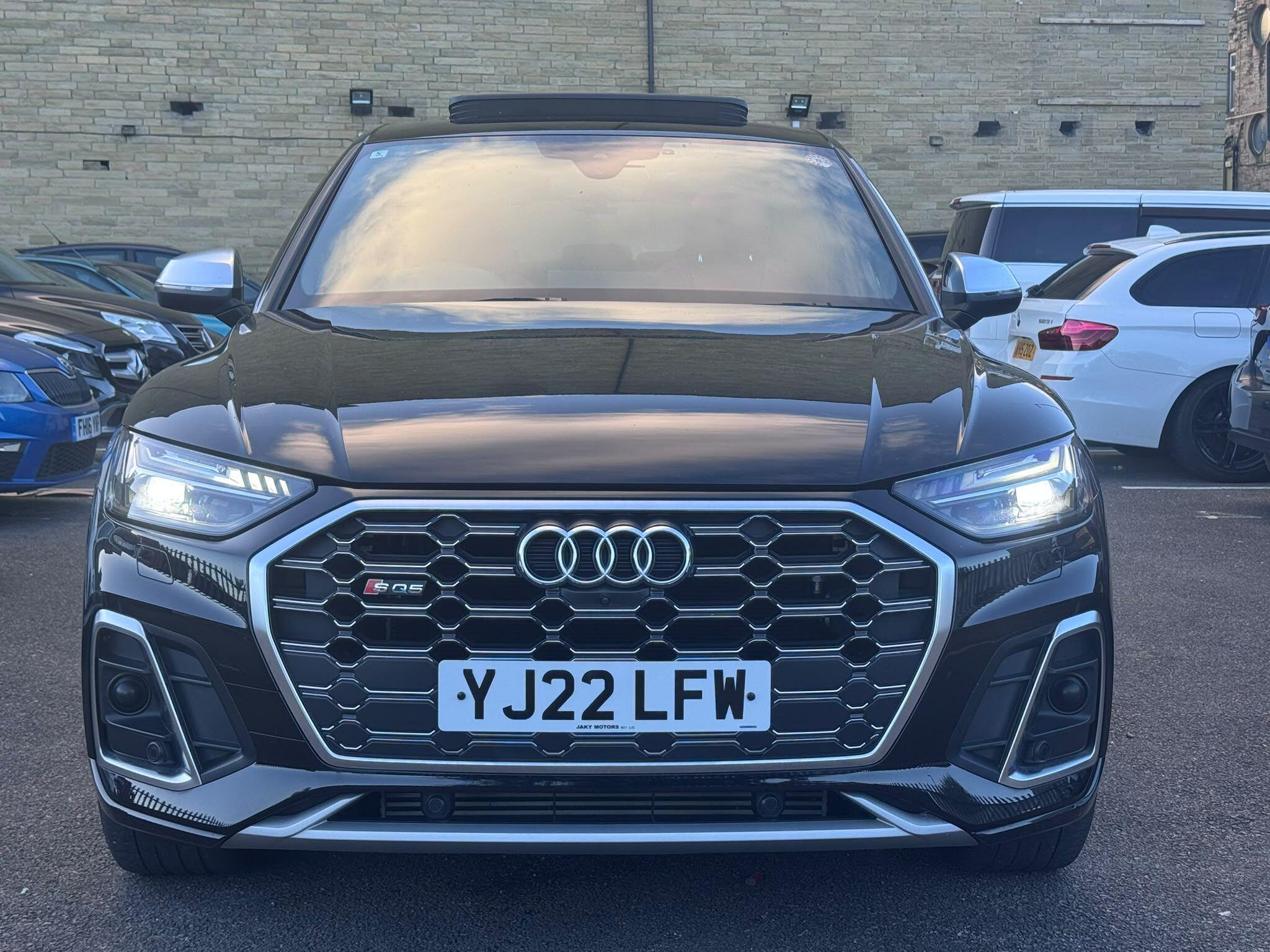 Audi SQ5 view 7