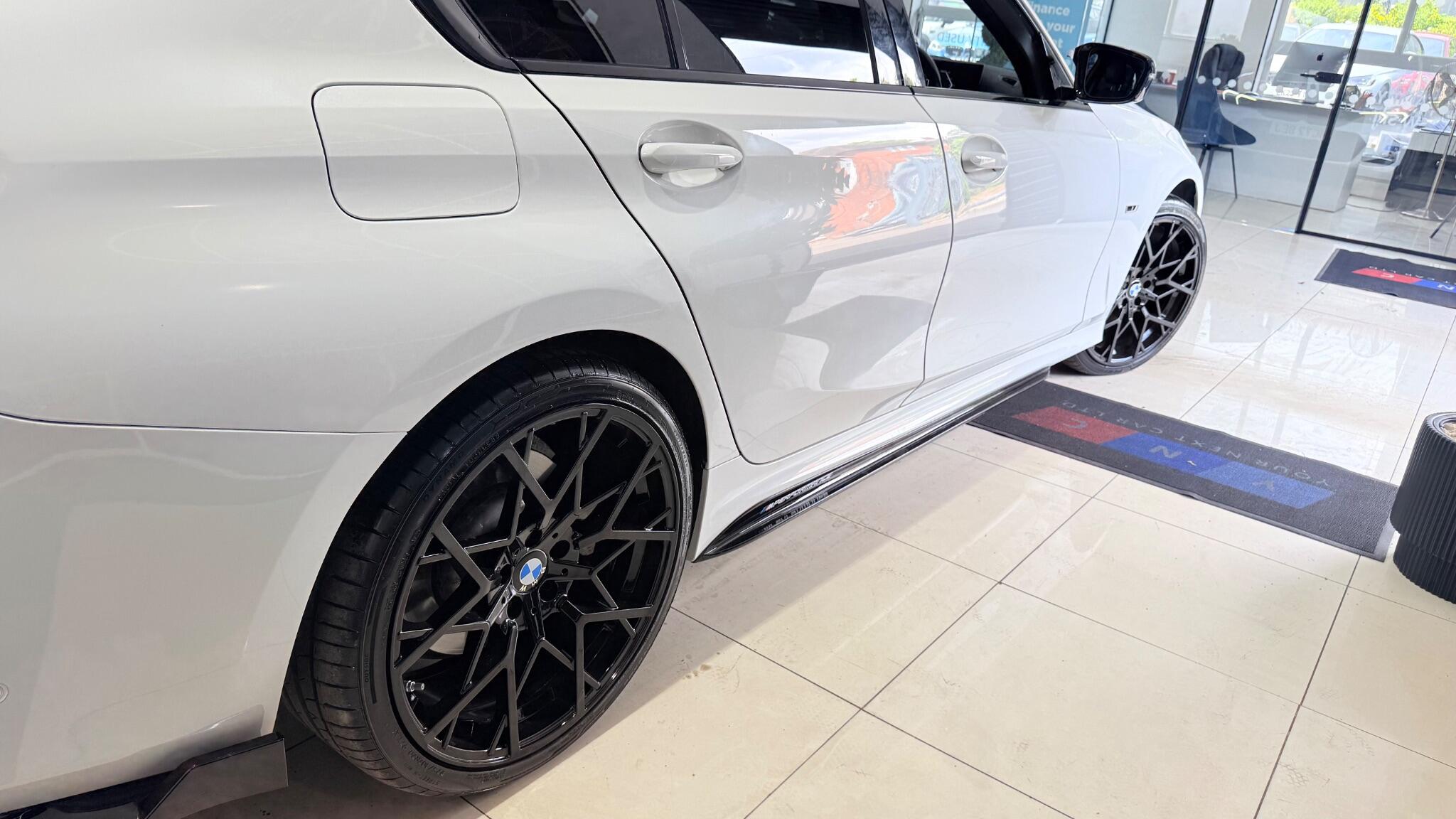 BMW 3 Series view 10