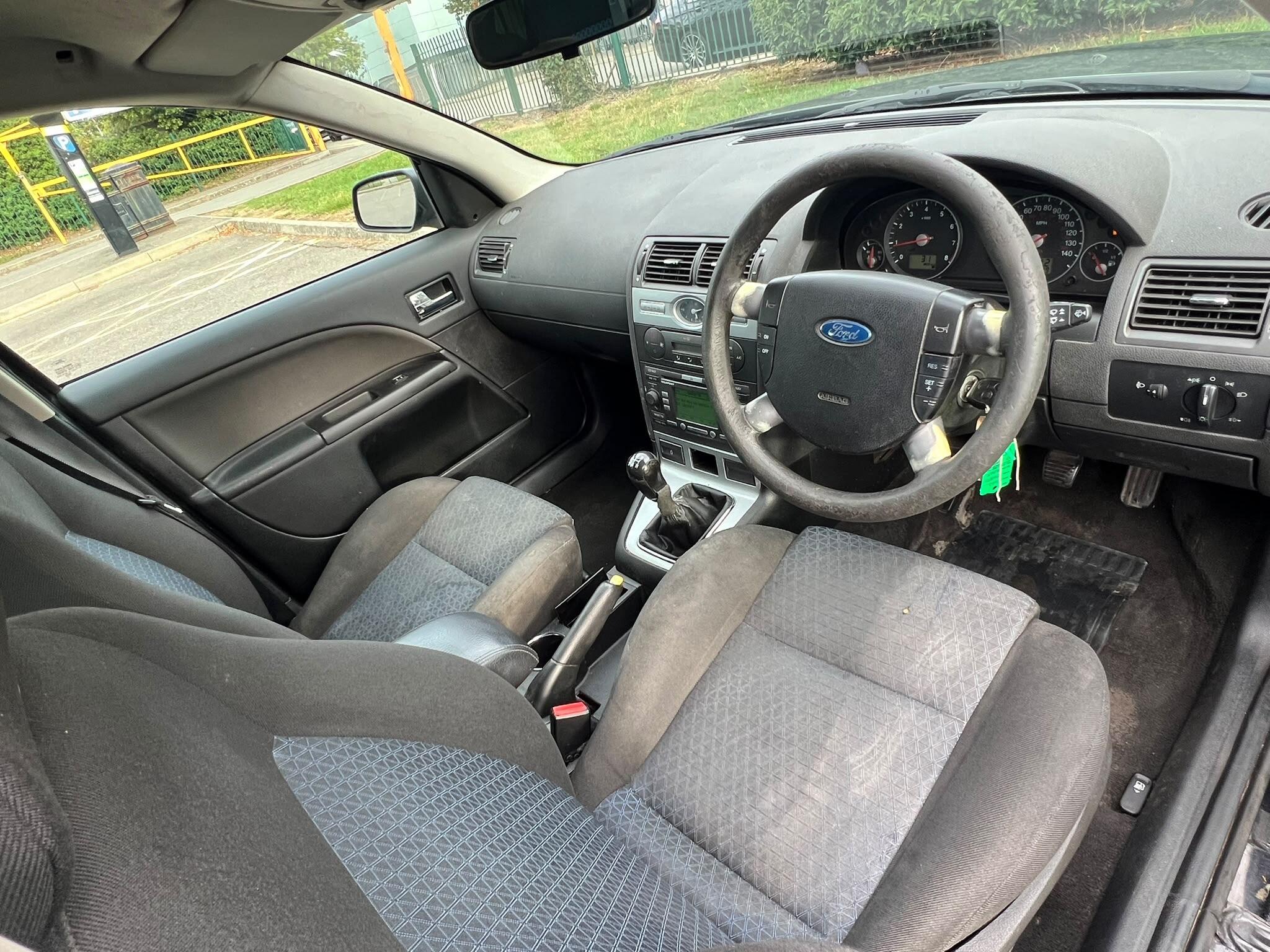 Ford Mondeo view 14