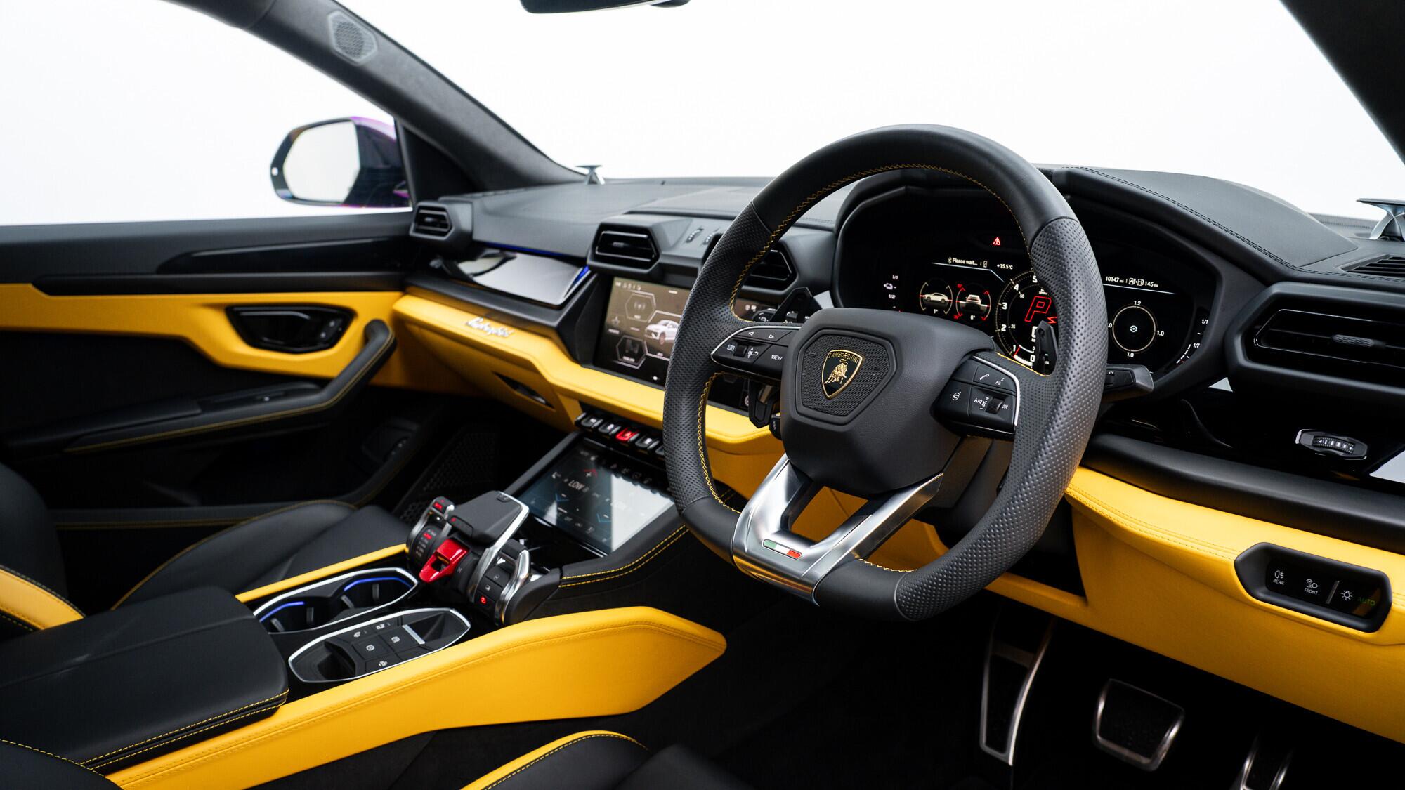 Lamborghini Urus view 38