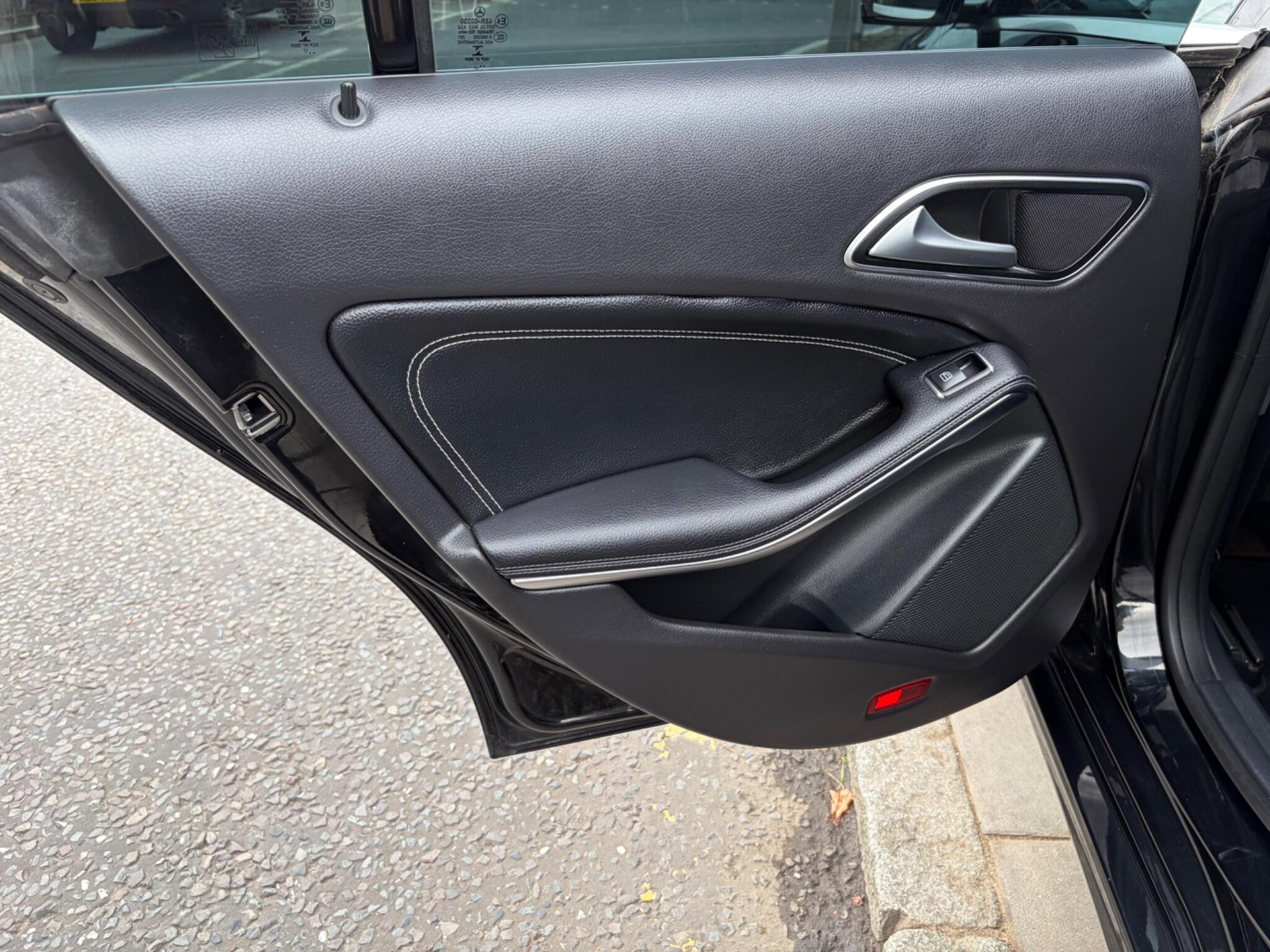 Mercedes-Benz Cla view 71