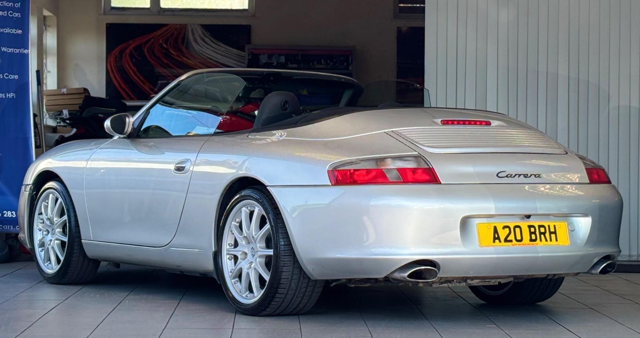 Porsche 911 view 12