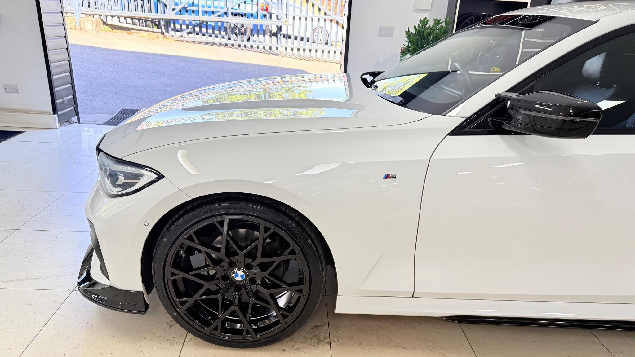 BMW 3 Series view 30