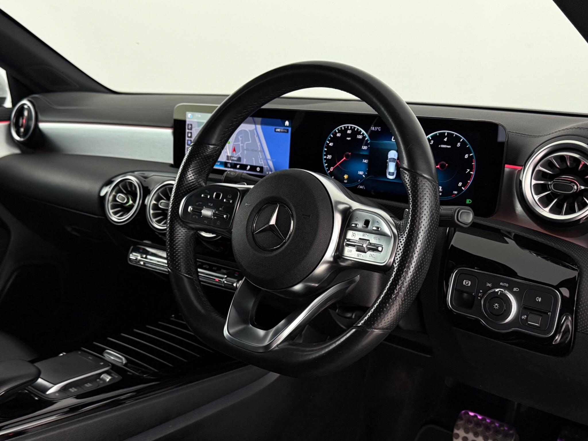 Mercedes-Benz Cla view 3