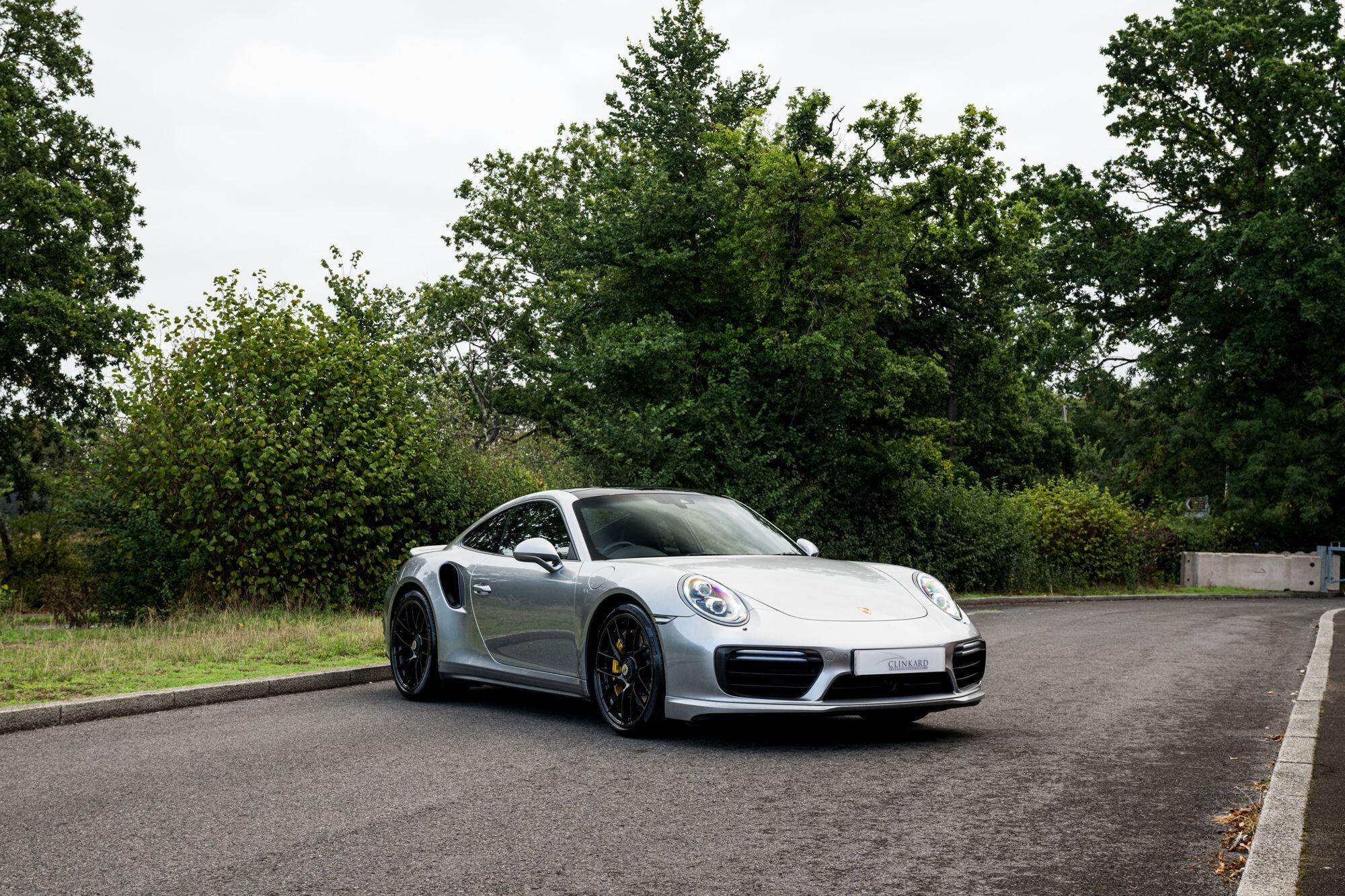Porsche 911 view 10