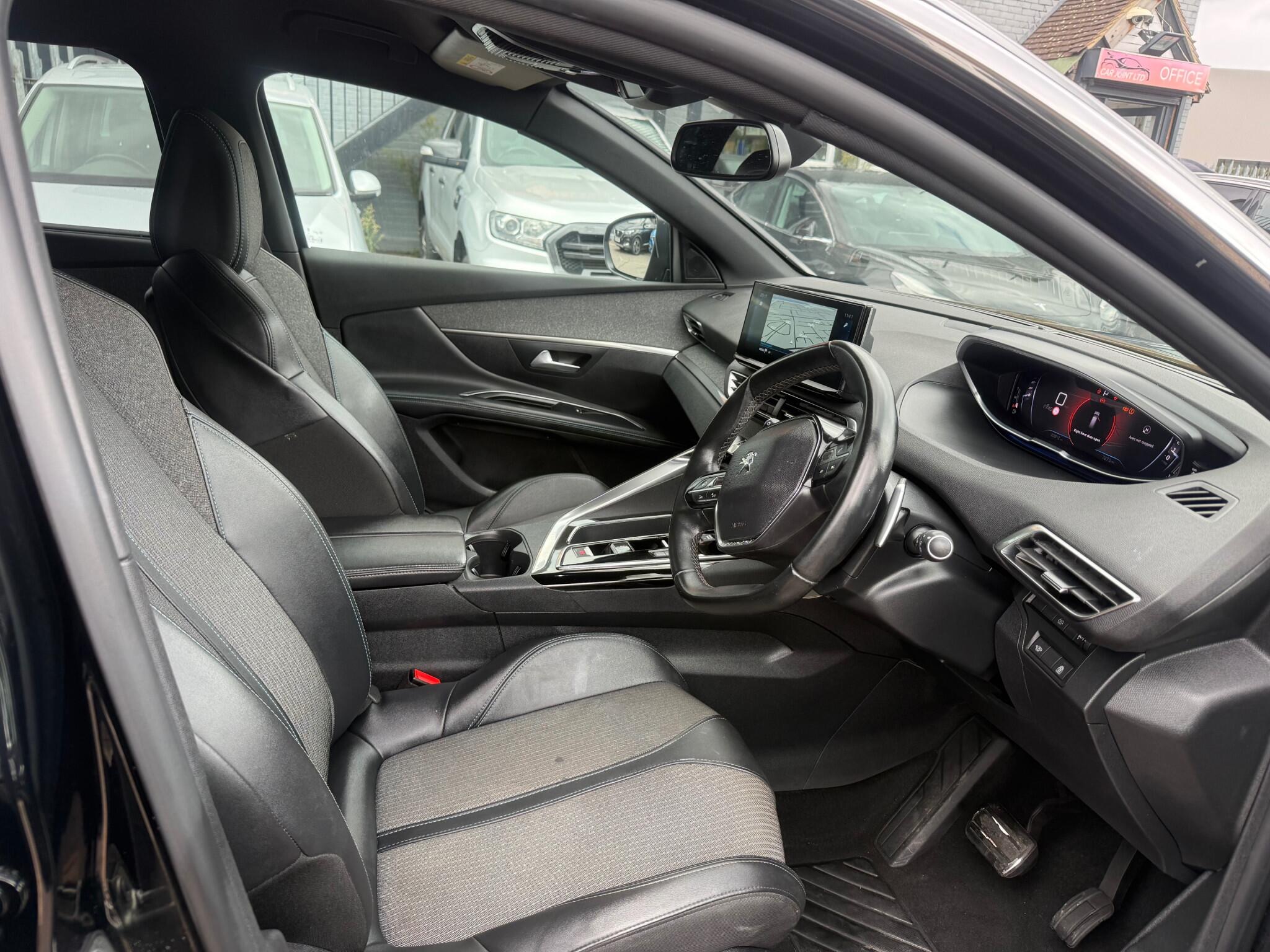 Peugeot 5008 view 17