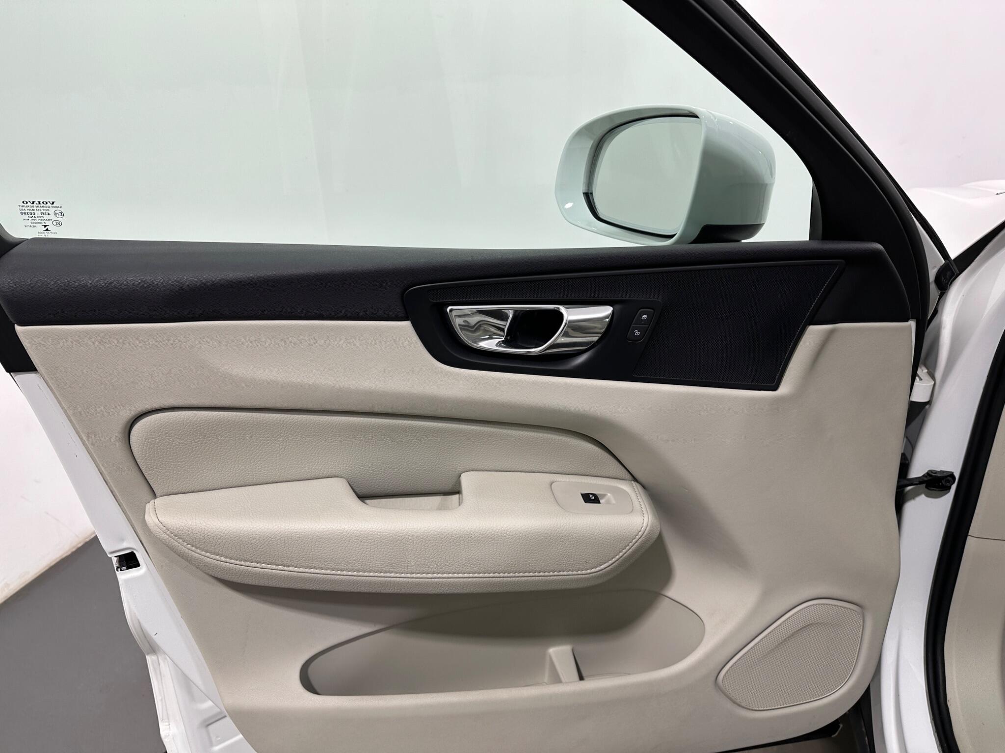 Volvo XC60 view 36