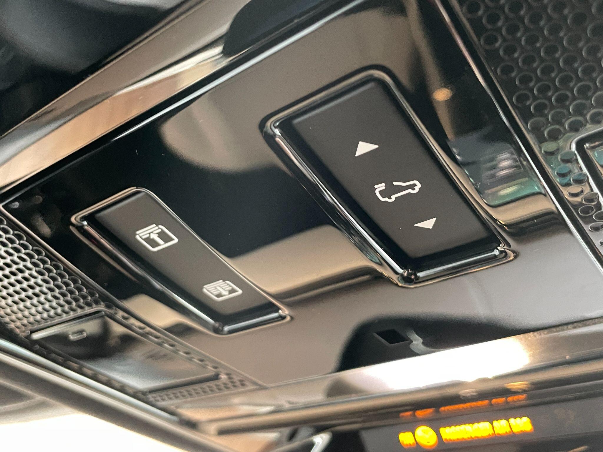 Land Rover Range Rover Sport view 16