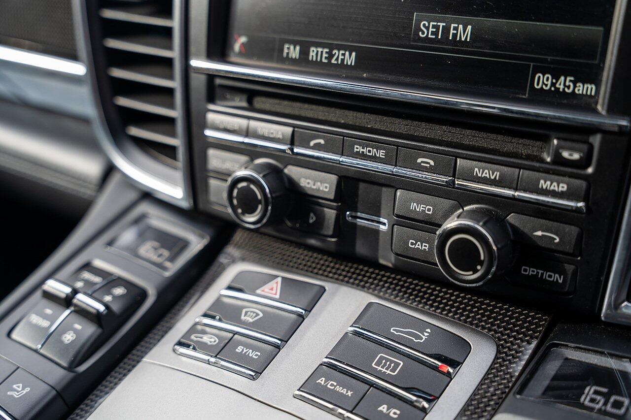 Porsche Panamera view 98