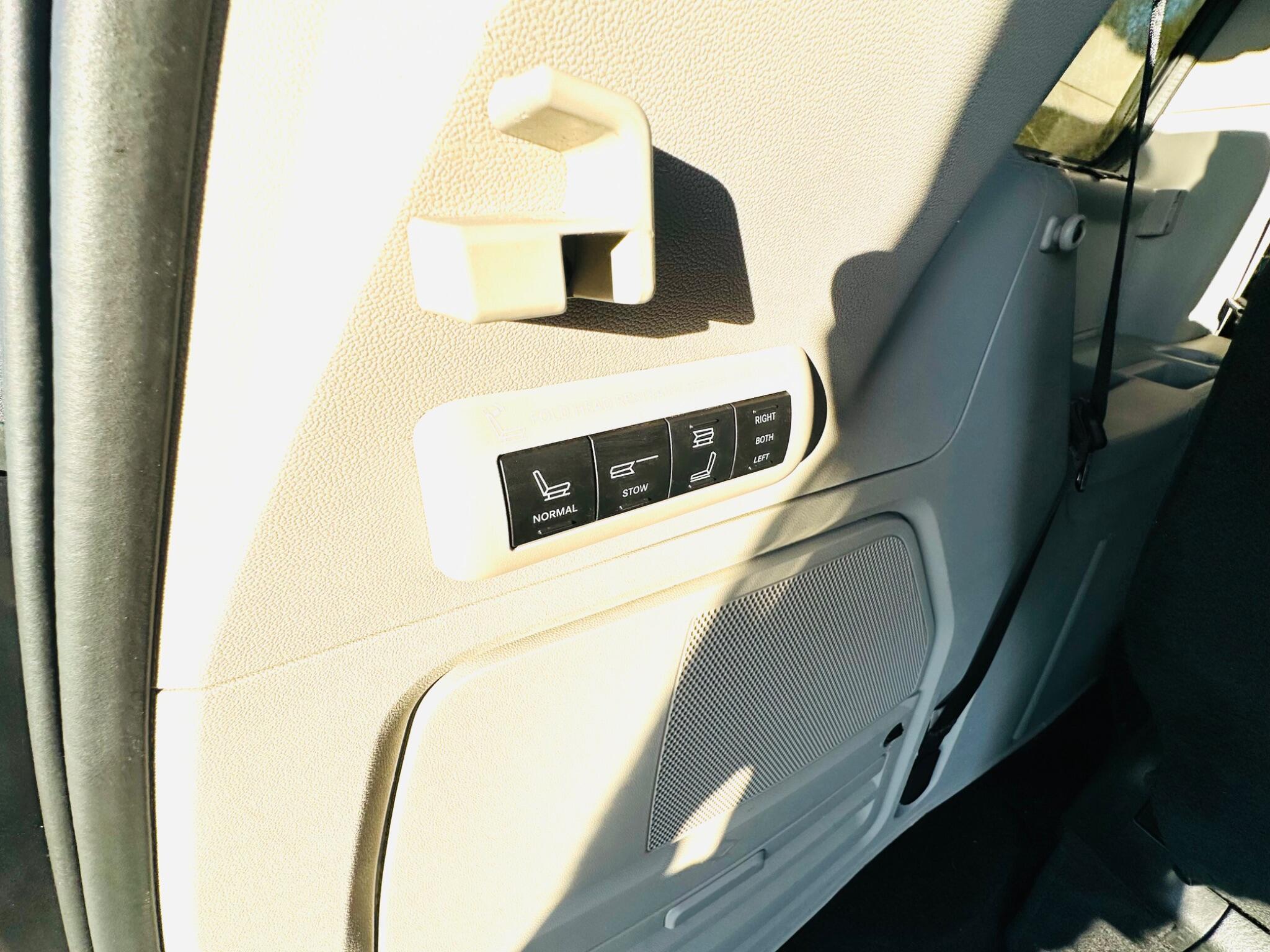 Chrysler Grand Voyager view 63