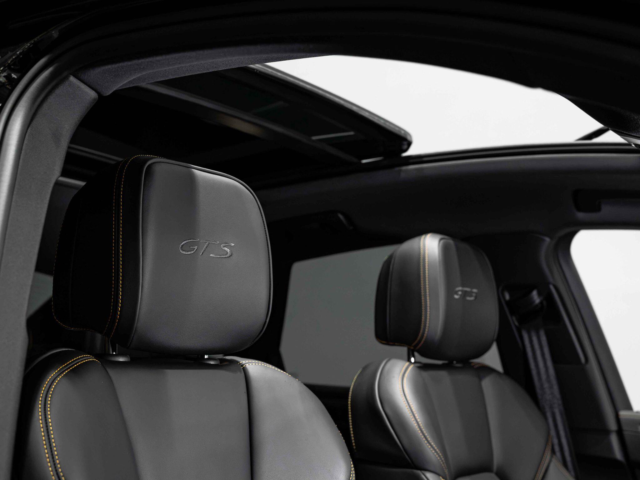Porsche Macan view 4