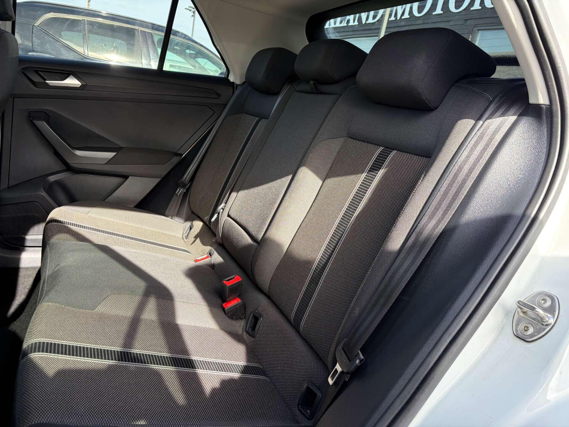 Volkswagen T-Roc view 23
