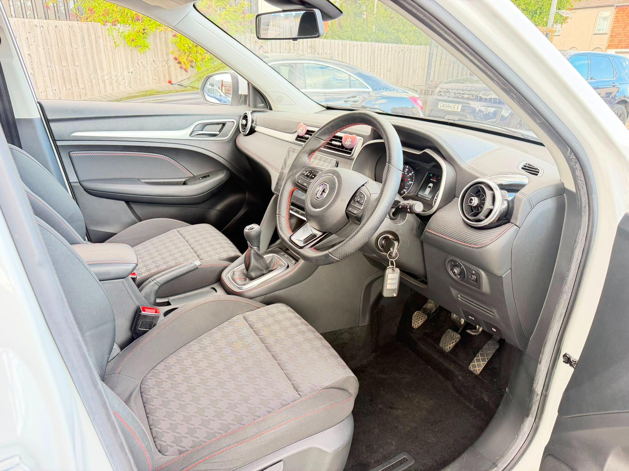 MG ZS view 11